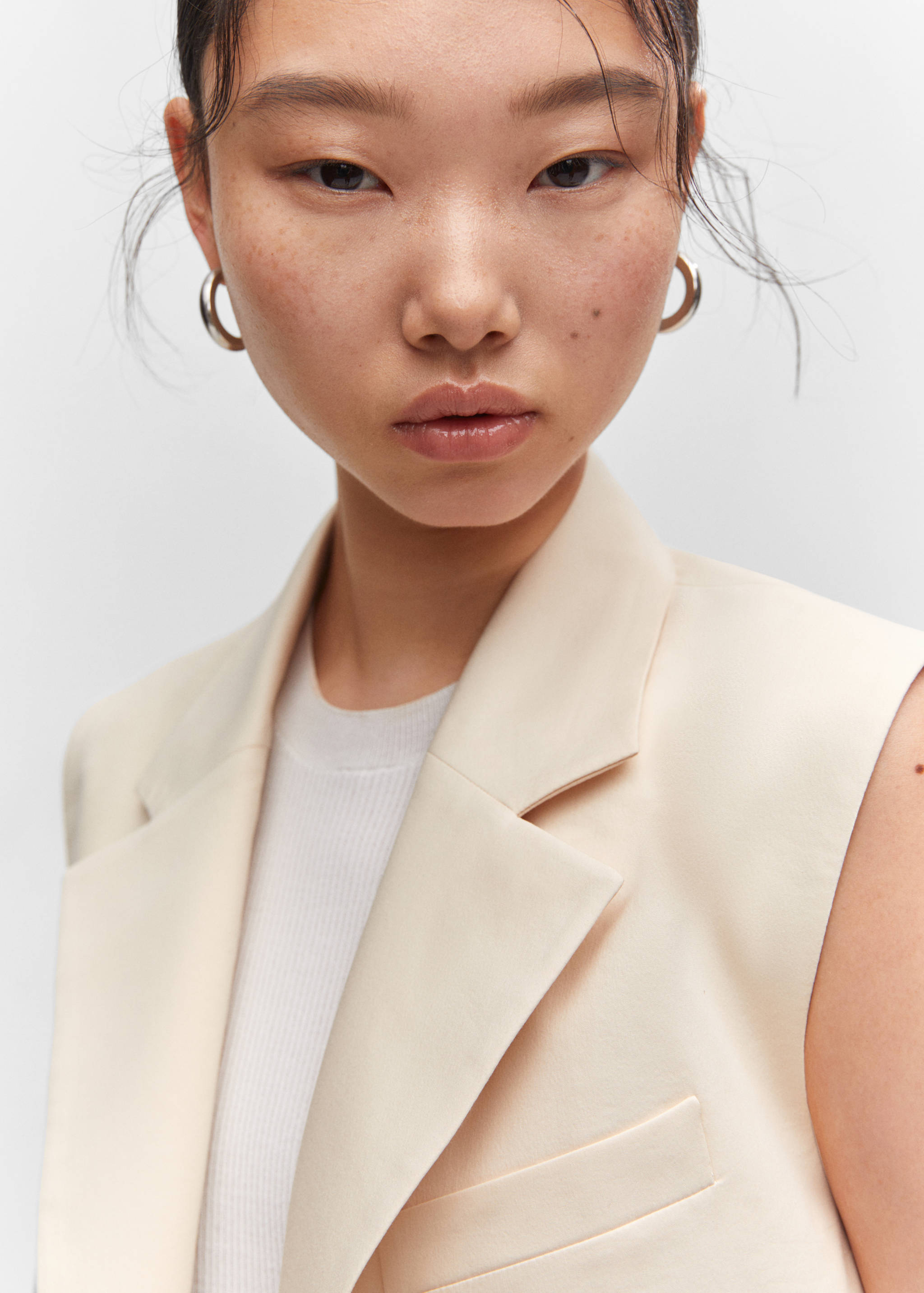 Long vest with pockets - Details of the article 1