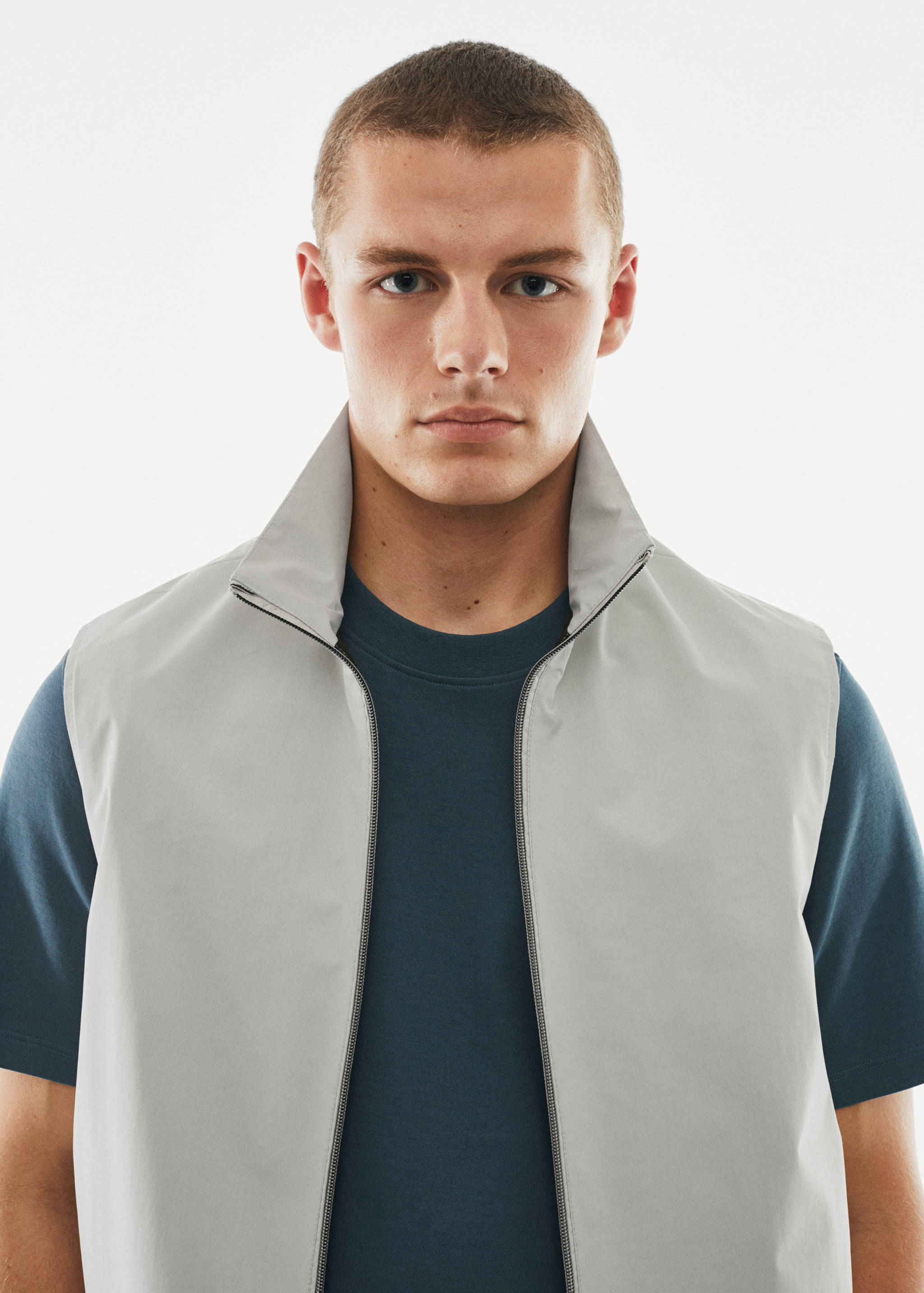 Water-repellent technical vest - Details of the article 1