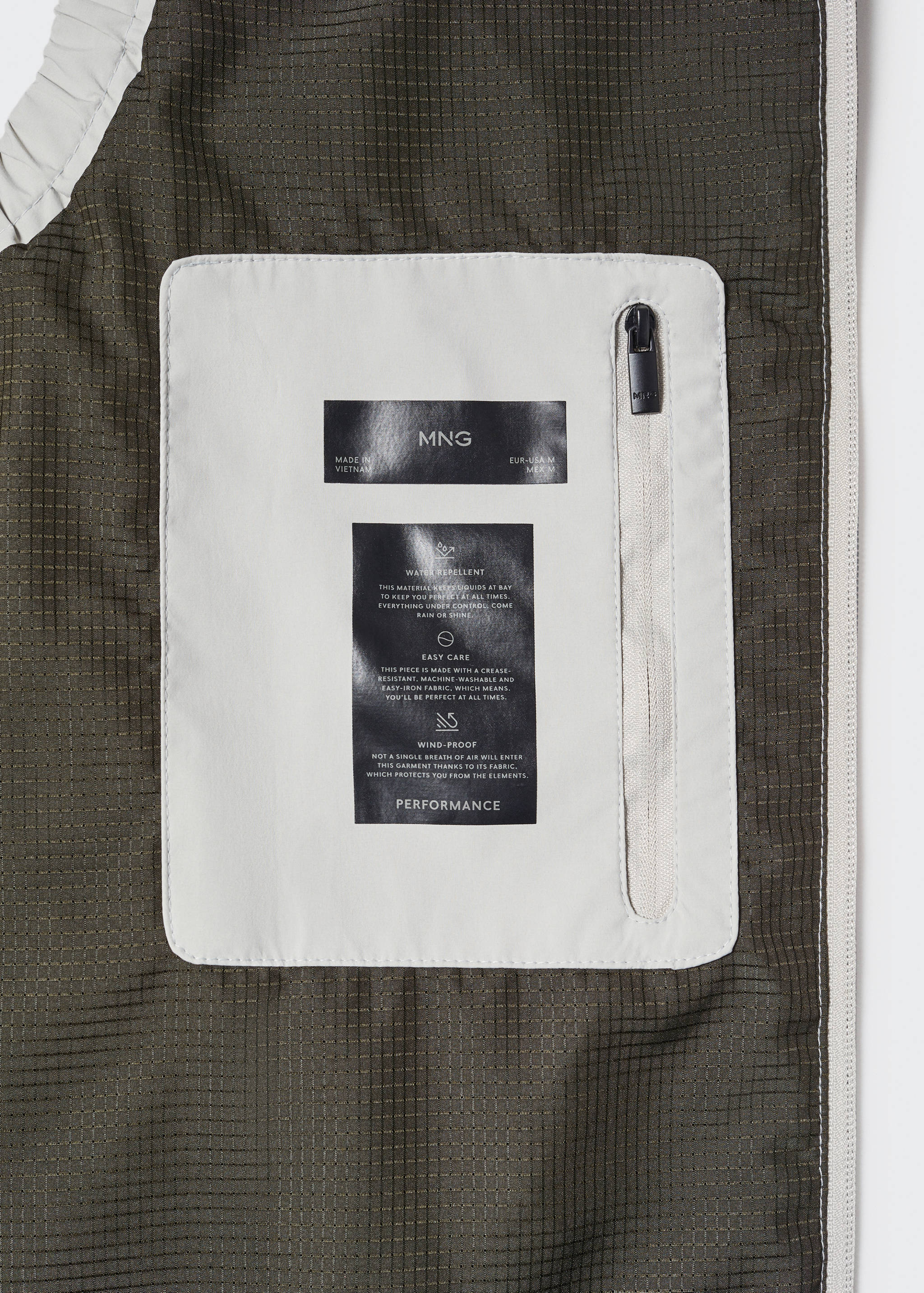 Water-repellent technical vest - Details of the article 8