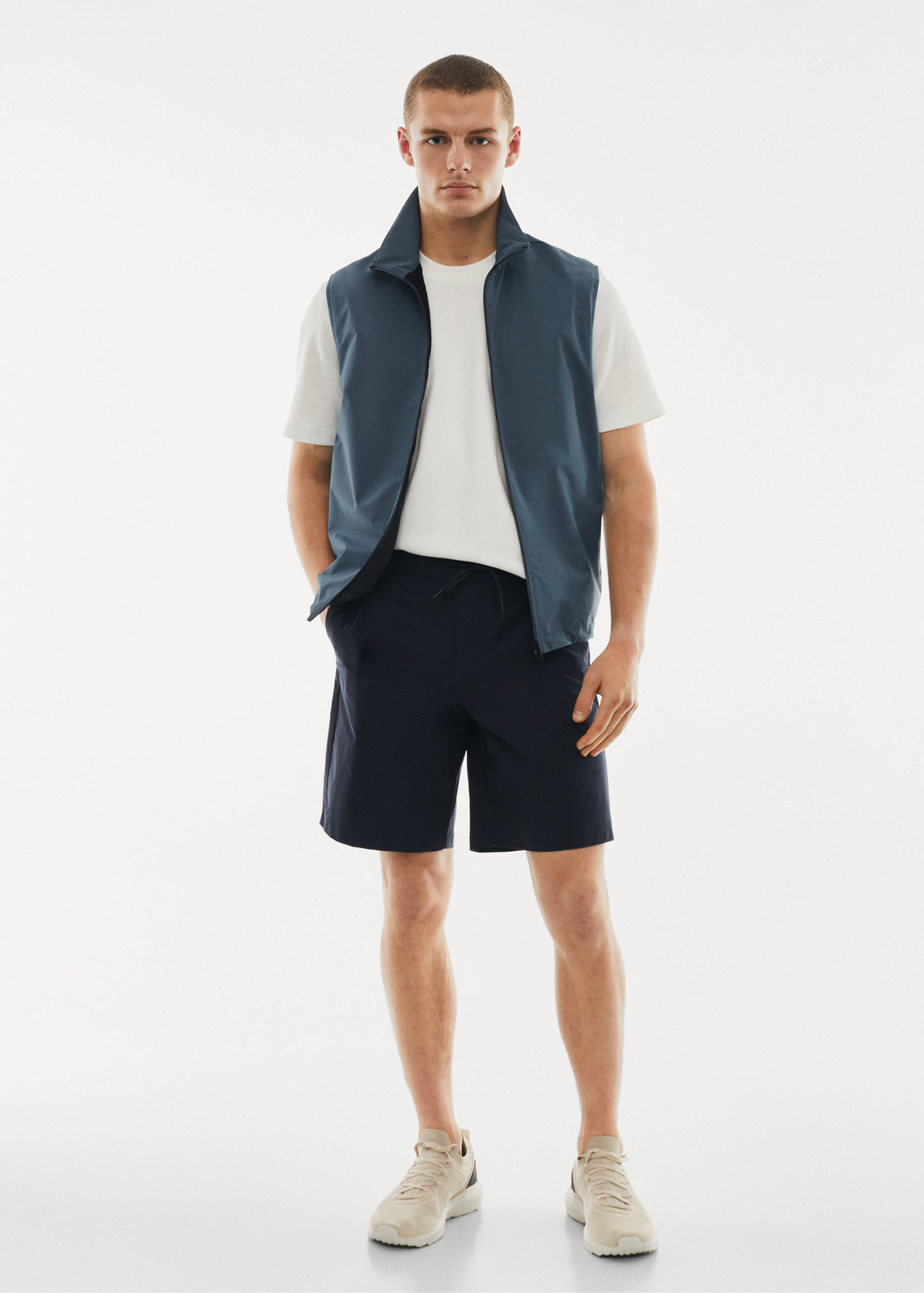 Water-repellent technical vest - General plane