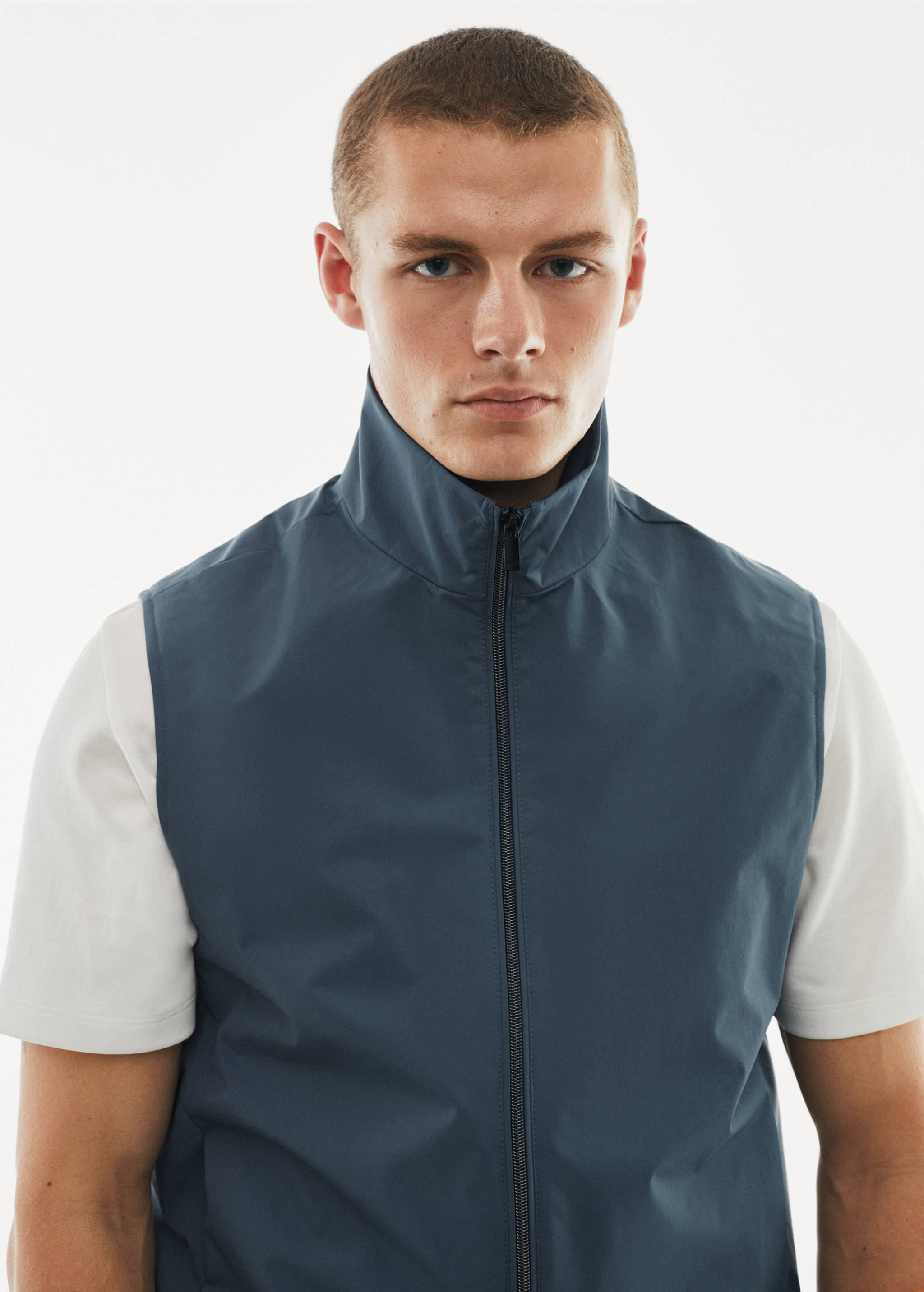 Water-repellent technical vest - Details of the article 1
