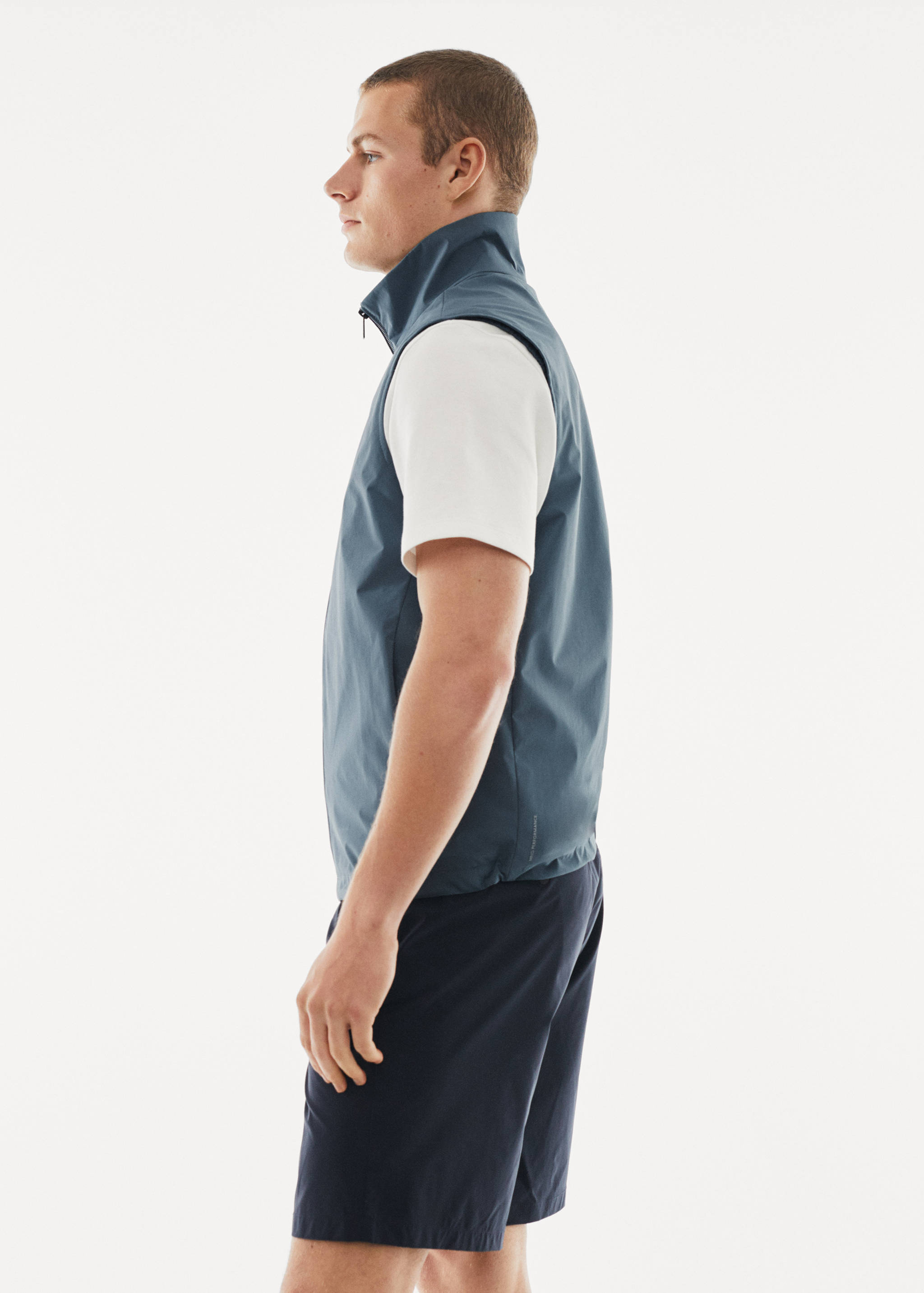 Water-repellent technical vest - Details of the article 2