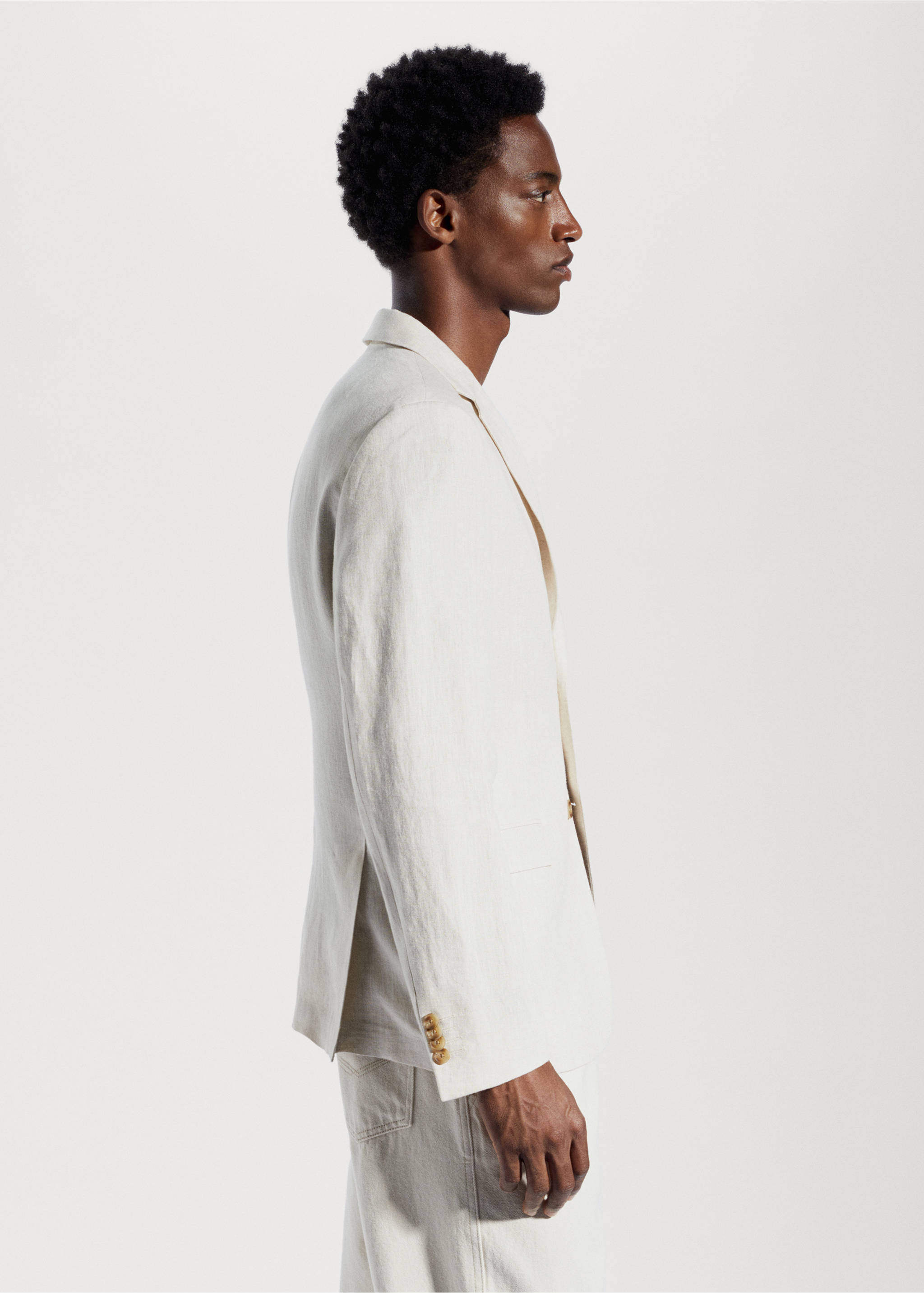 100% linen slim fit blazer - Details of the article 4, Sand. Ref: 57030551-00.