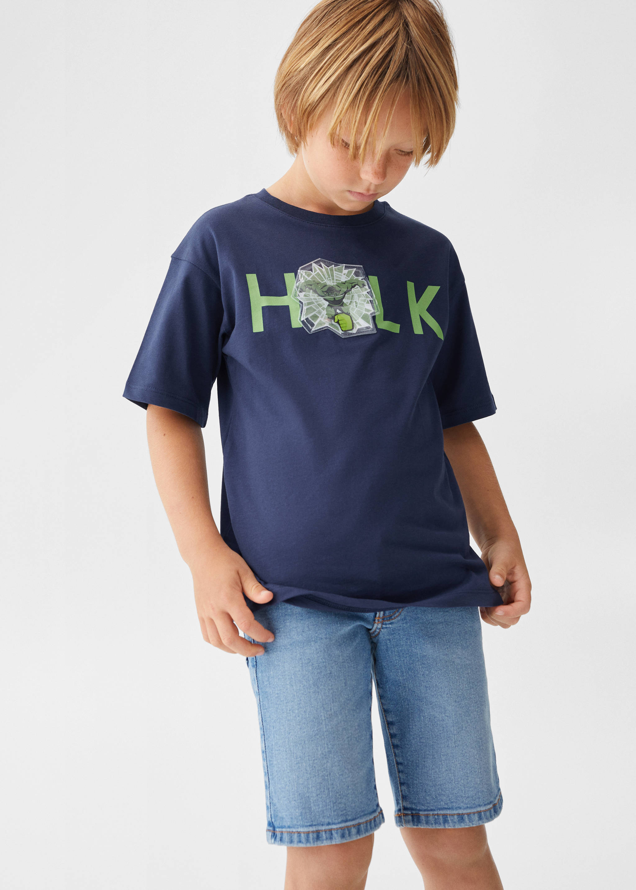 Interaktivní tričko Avengers - Náhled ve středové rovině