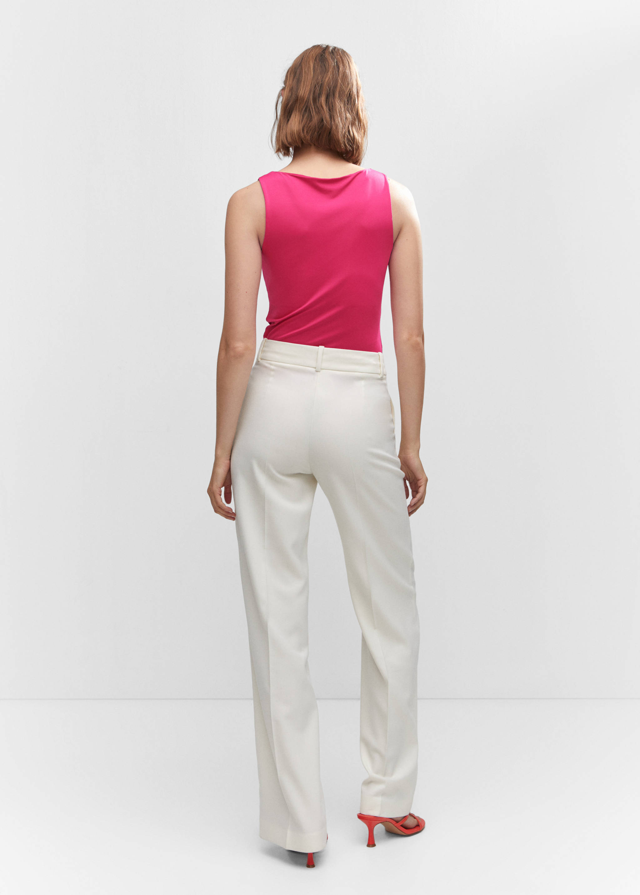 Elastyczny top z dekoltem - Tylna strona artykułu