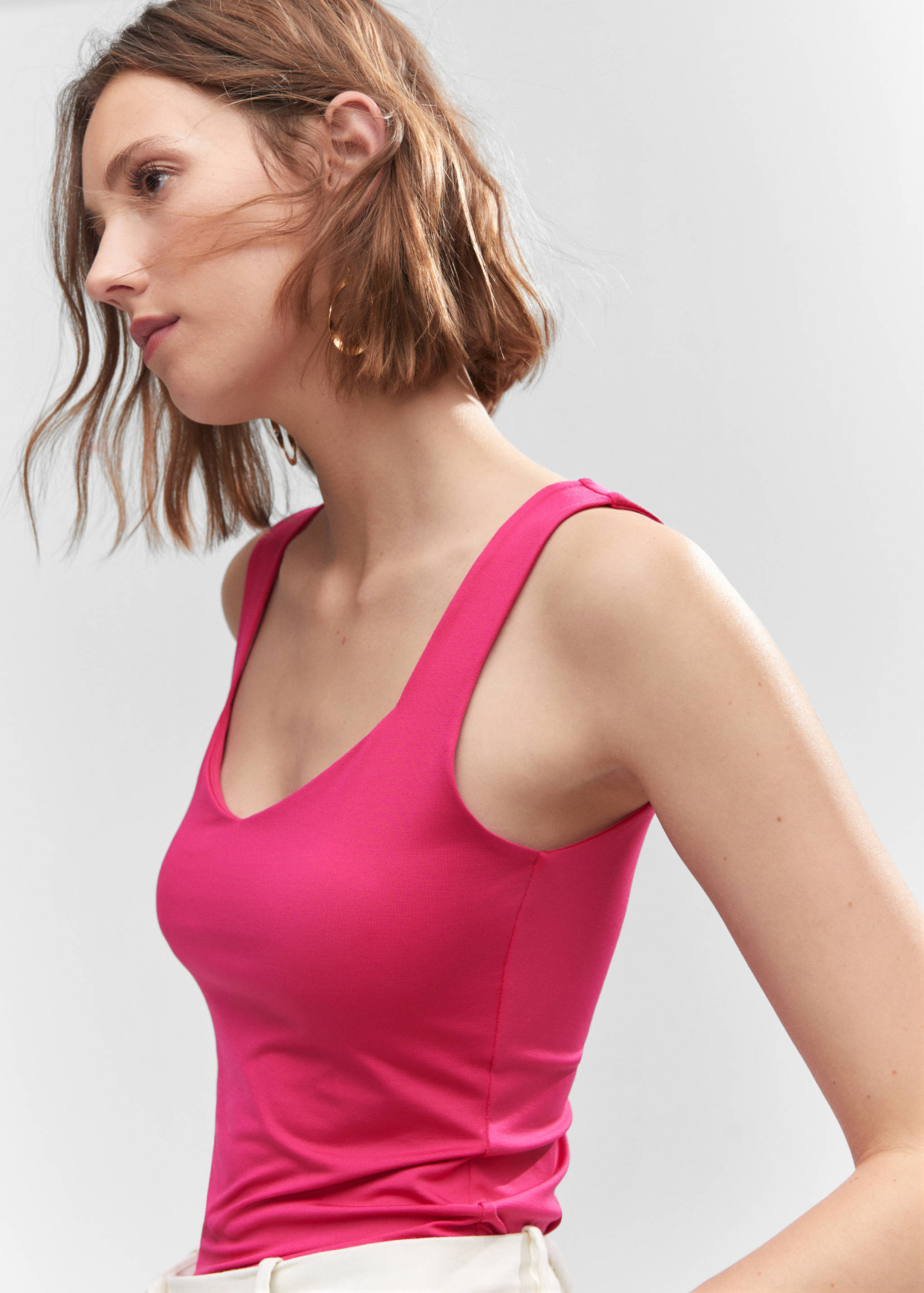 Elastyczny top z dekoltem - Szczegóły artykułu 1