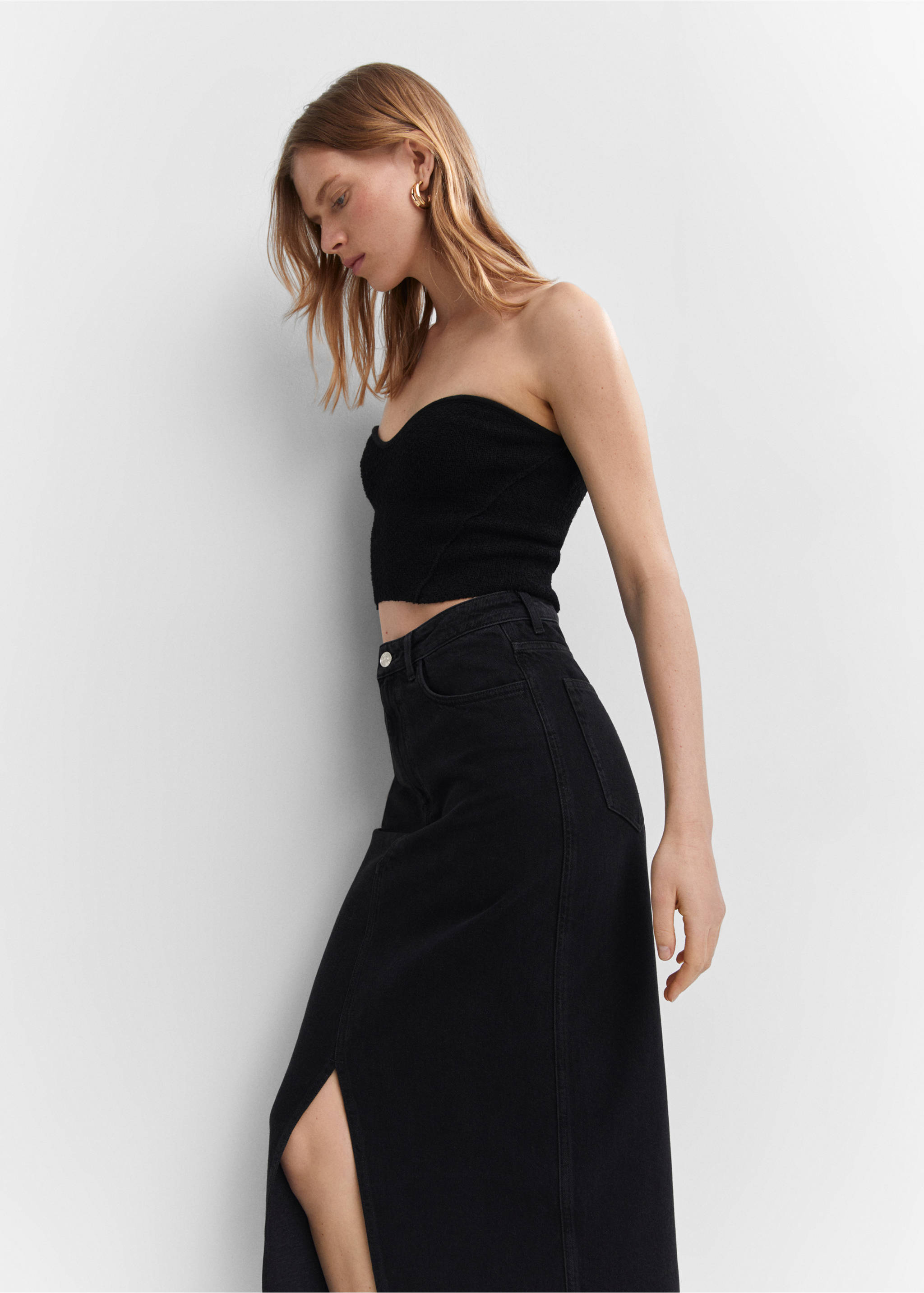 Slit denim skirt - Details of the article 2, Black denim. Ref: 57031175-00.