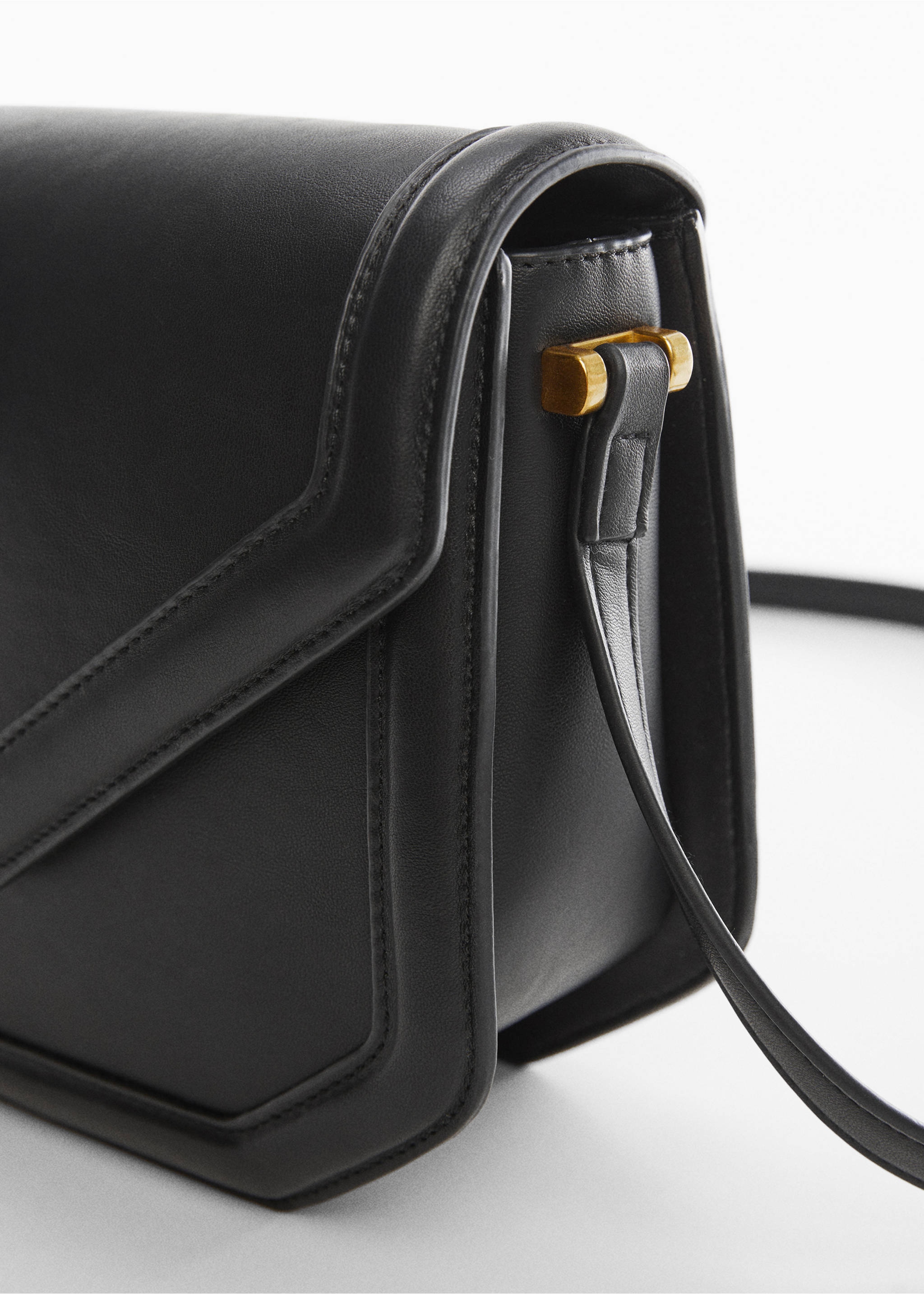 Geometric flap bag - Details of the article 1, Black. Ref: 57031178-00.