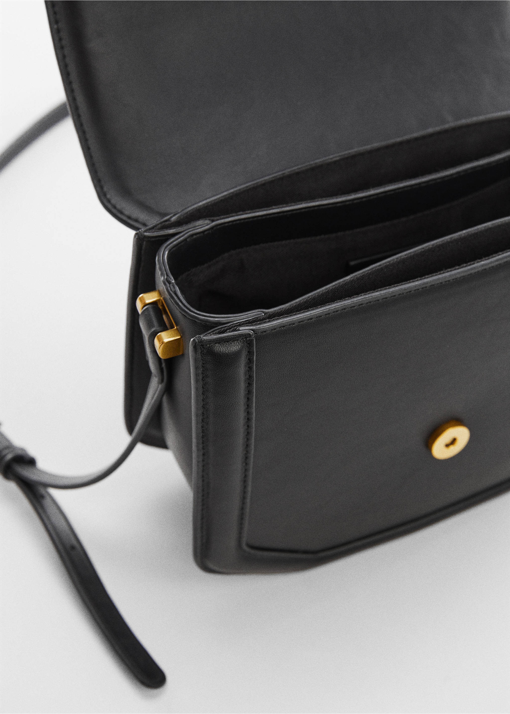 Geometric flap bag - Details of the article 2, Black. Ref: 57031178-00.