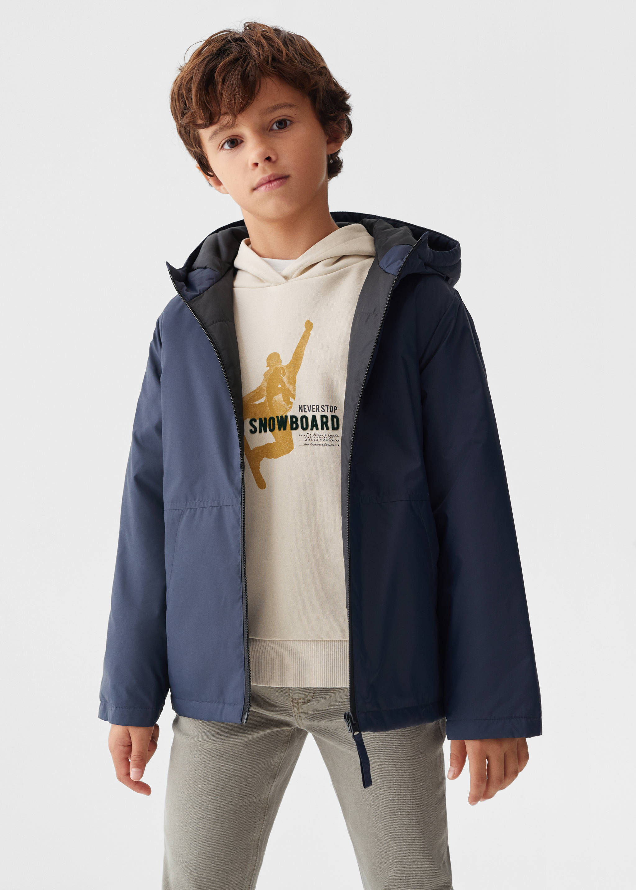 Prošívaný anorak s kapucí - Náhled ve středové rovině