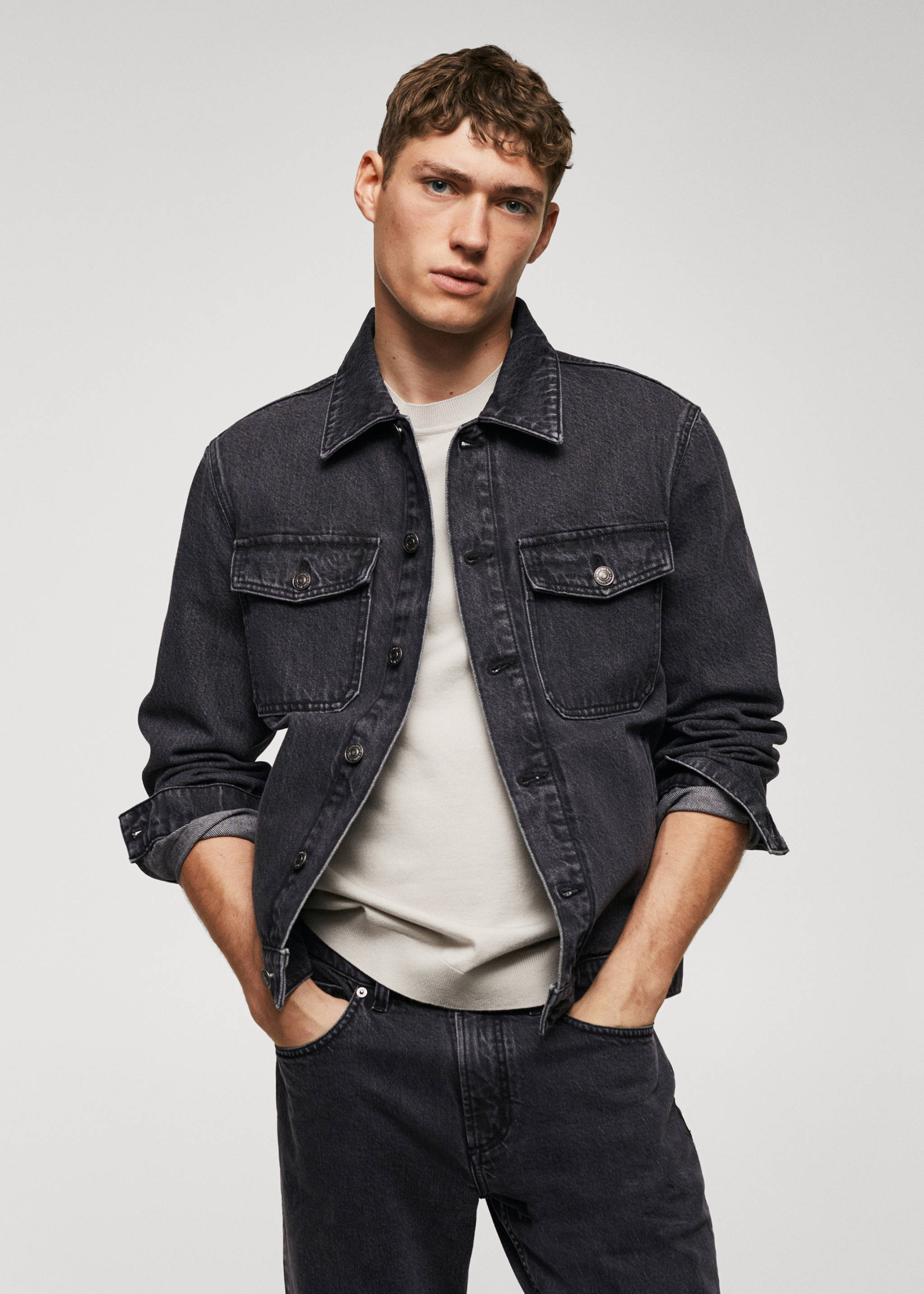 Džínová svrchní košile s kapsami - Náhled ve středové rovině