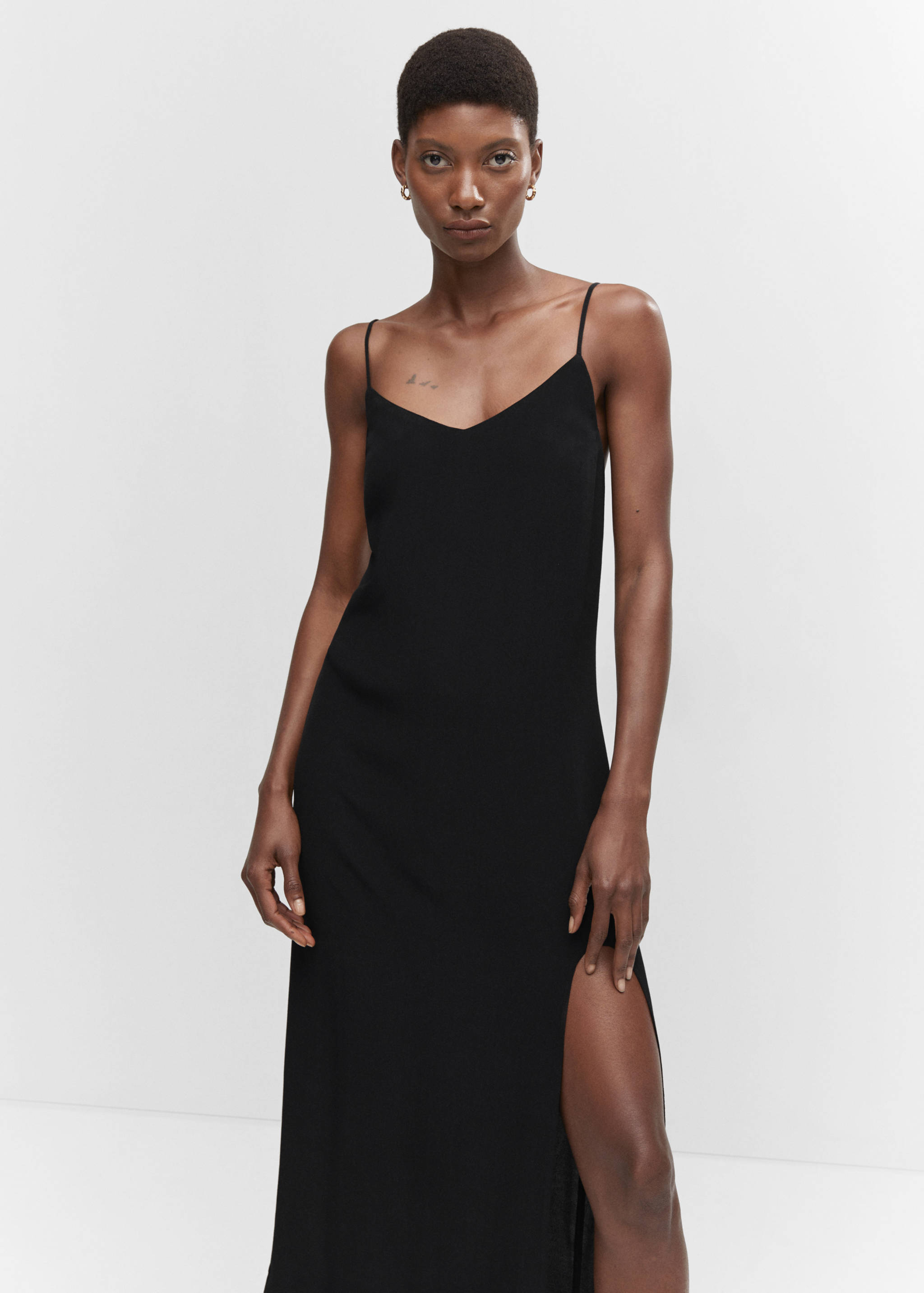 Vestido largo abertura - Plano medio