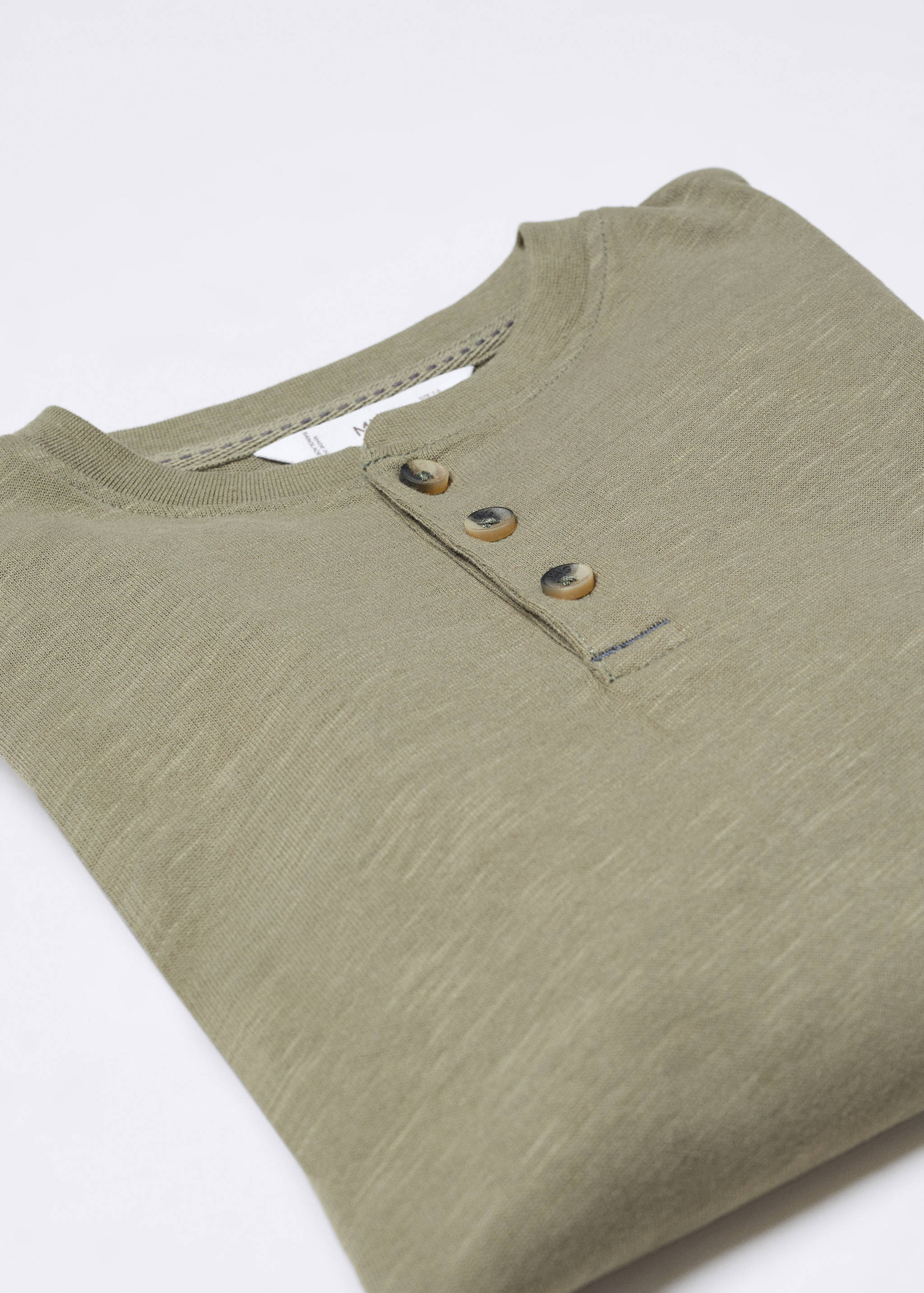 Buttoned long sleeve t-shirt - Details of the article 8