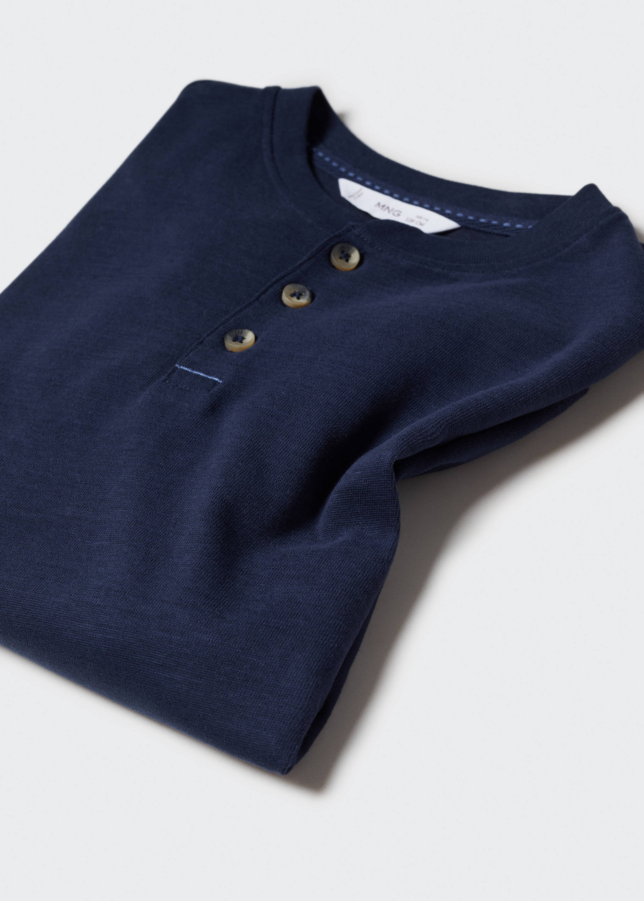 Buttoned long sleeve t-shirt - Details of the article 8