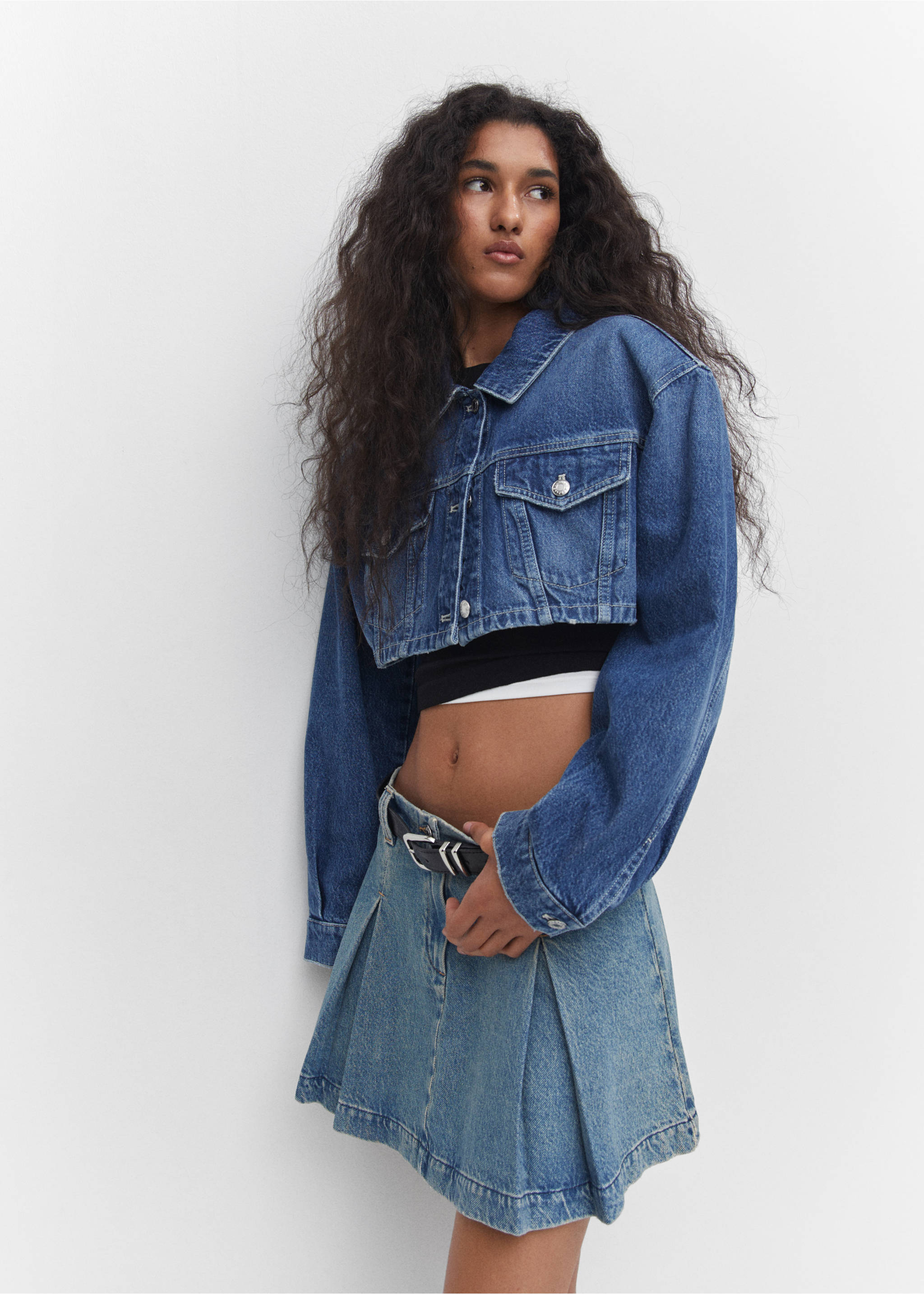 Pleated denim mini-skirt - Details of the article 2, Medium Vintage Blue. Ref: 57033804-00.