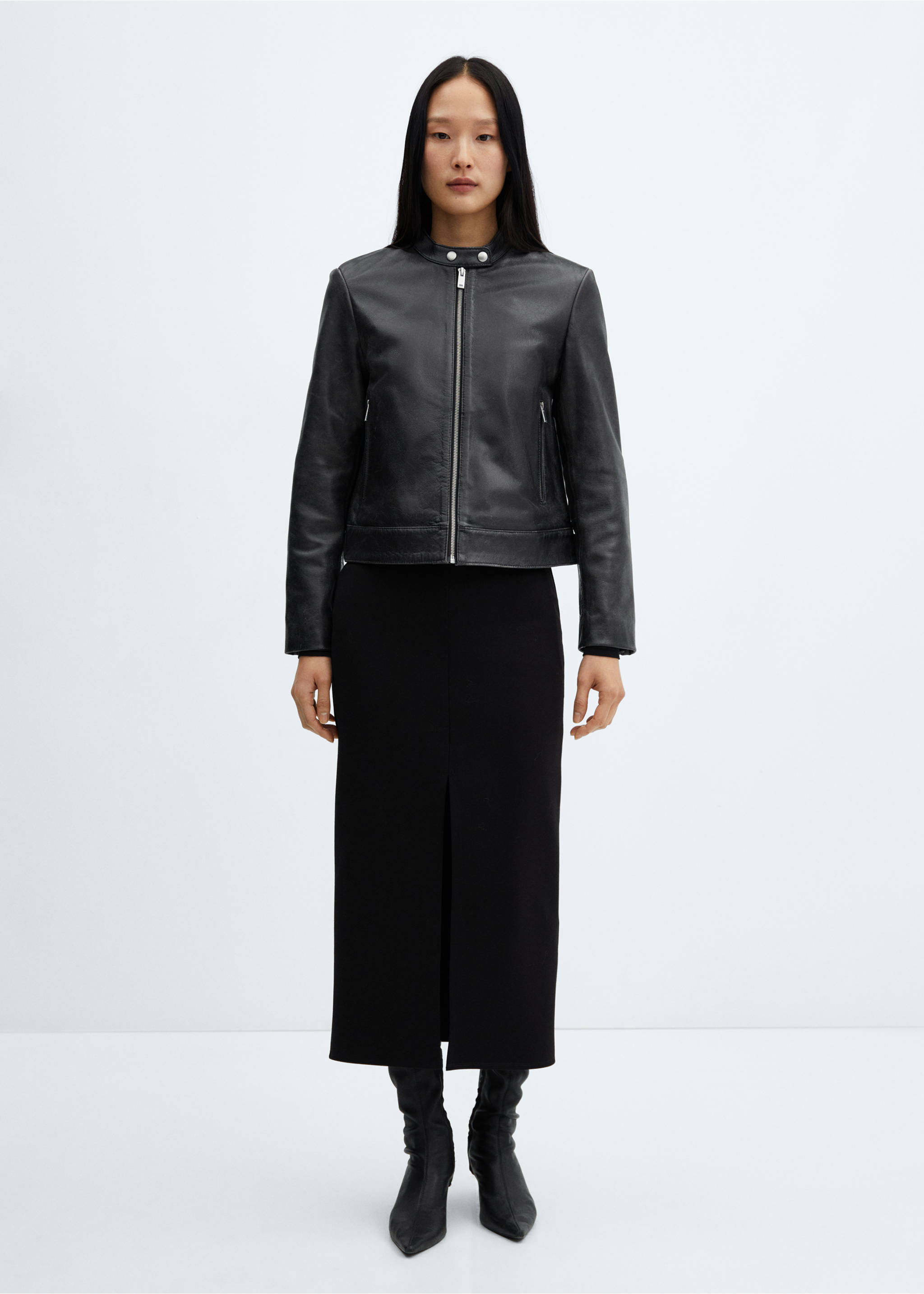 Midi-skirt with front slit - General plane, Black. Ref: 57033807-00.