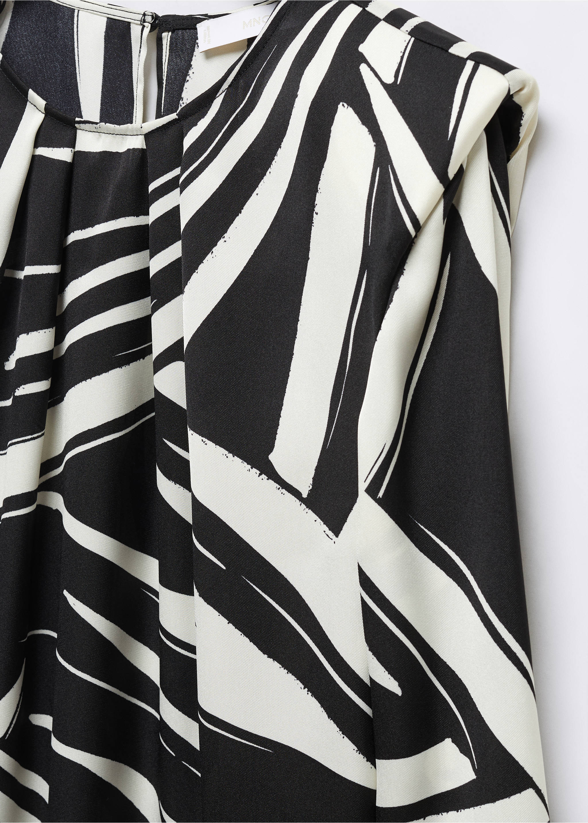 Printed short dress - Details of the article 8, Black. Ref: 57033812-00.