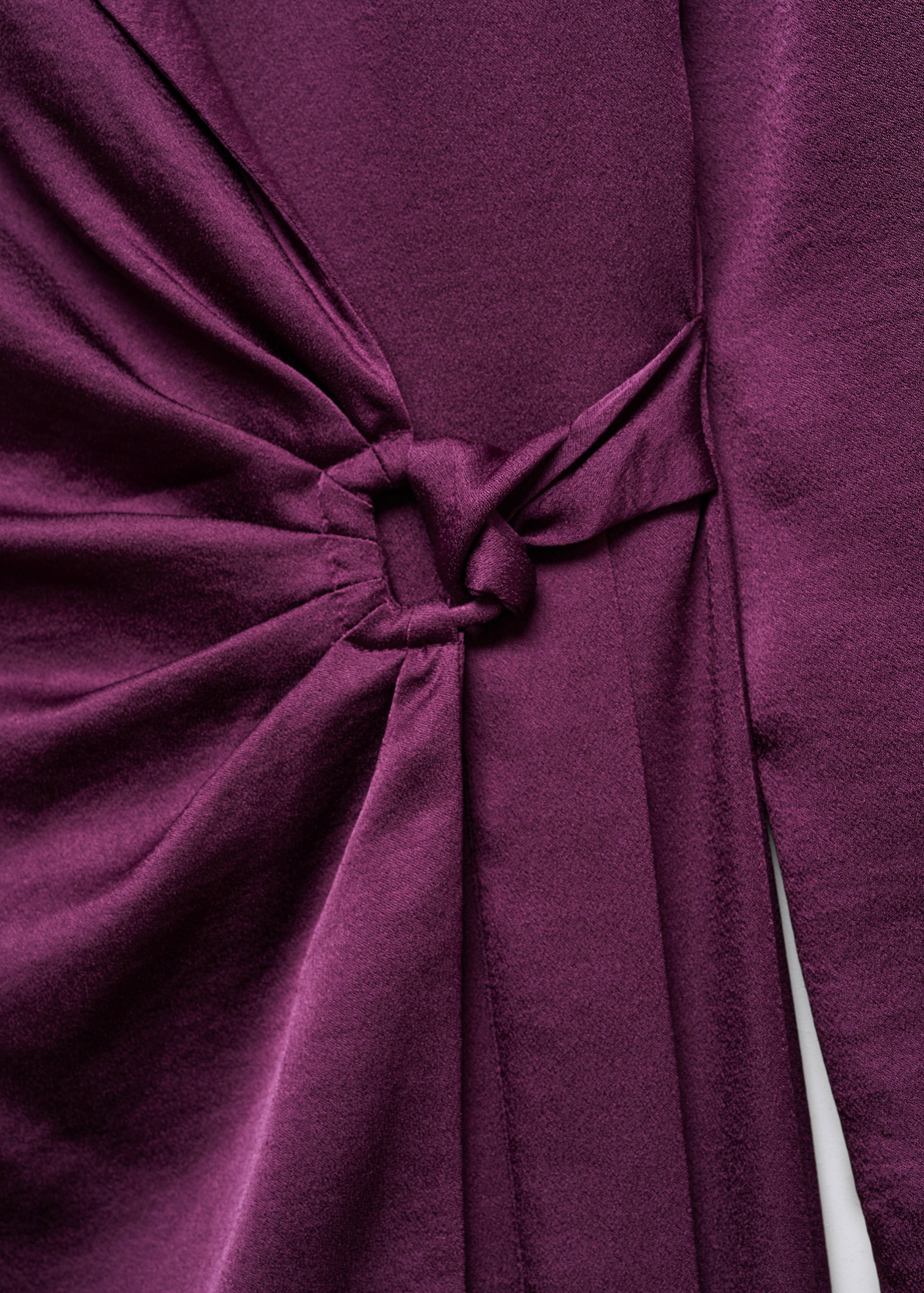 Satiniertes Wickelkleid mit Schnalle - Detail des Artikels 8