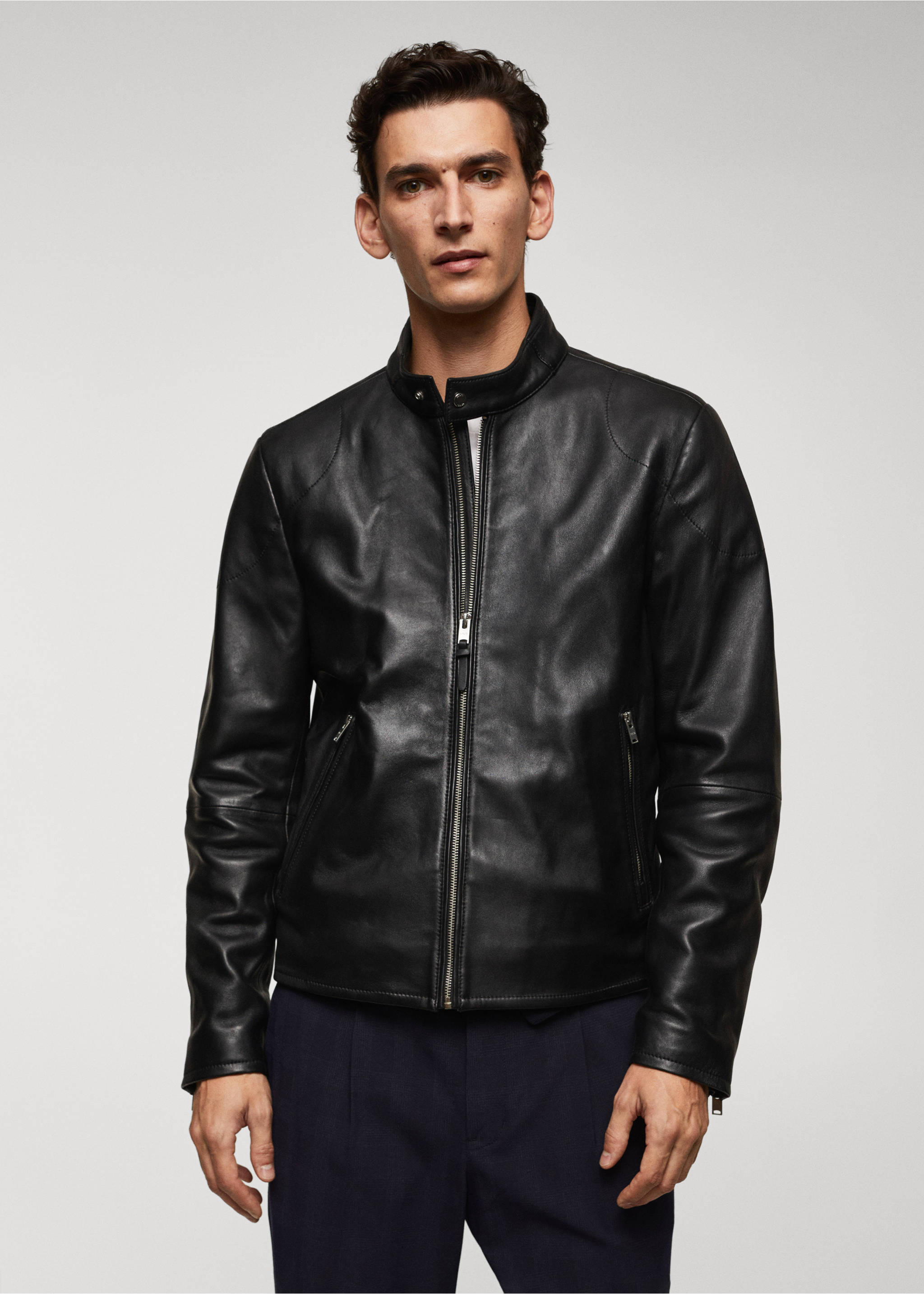 Leder-Bikerjacke mit Zipper-Detail - Detail des Artikels 1, Schwarz. Ref: 57034386-00.