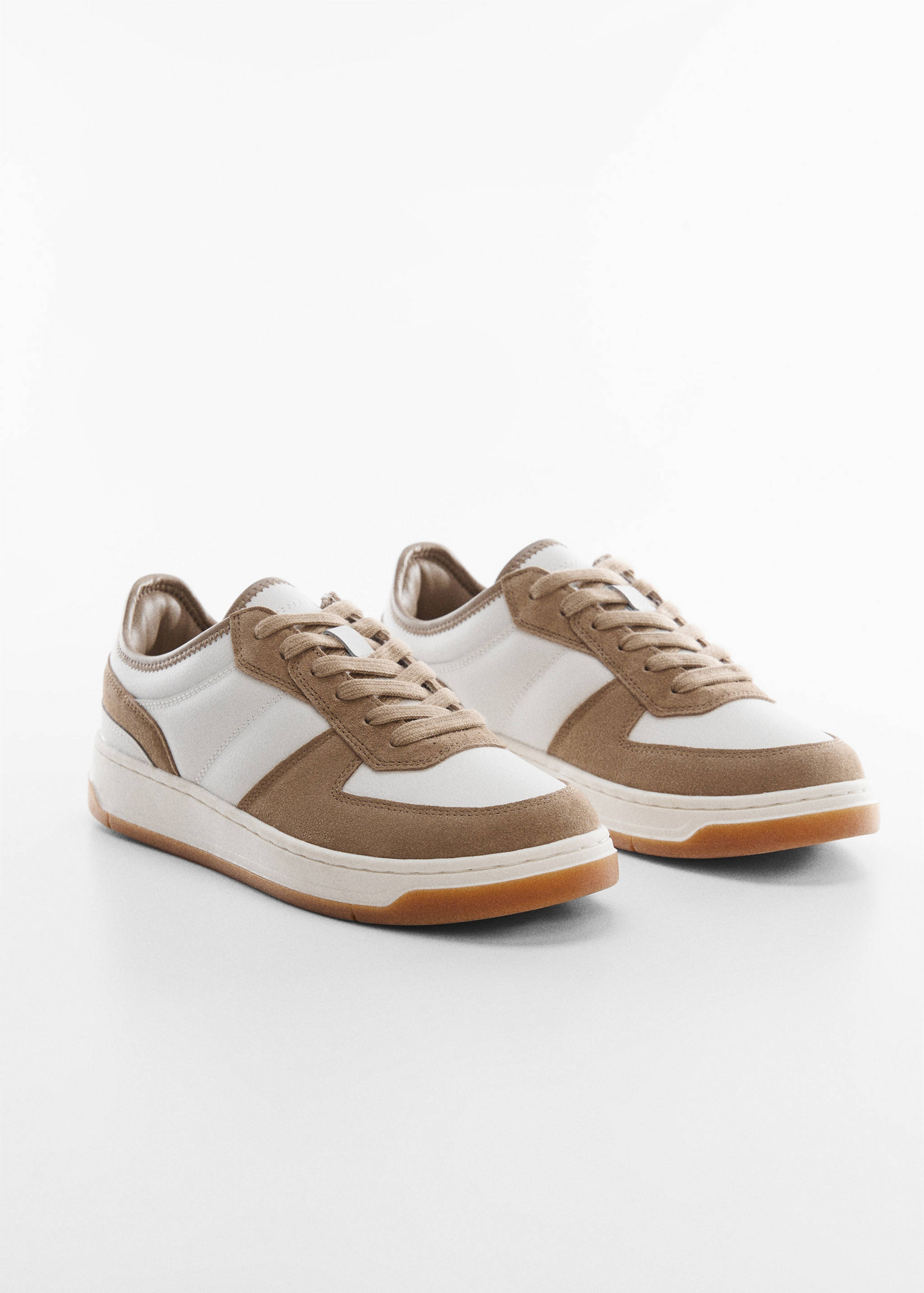 Deportiva combinada piel - Plano medio