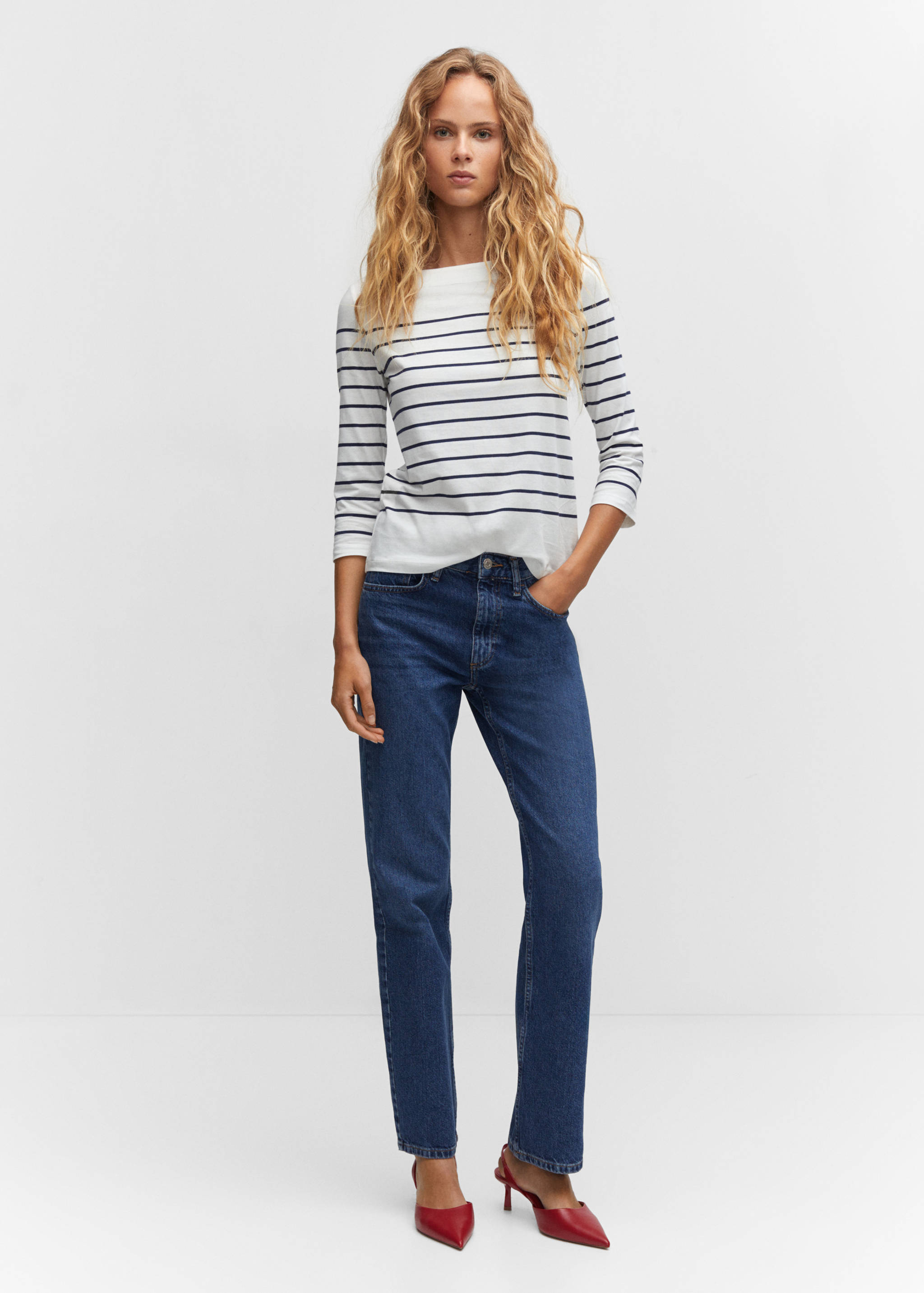 Koszulka w paski z dekoltem w łódkę - Plan ogólny