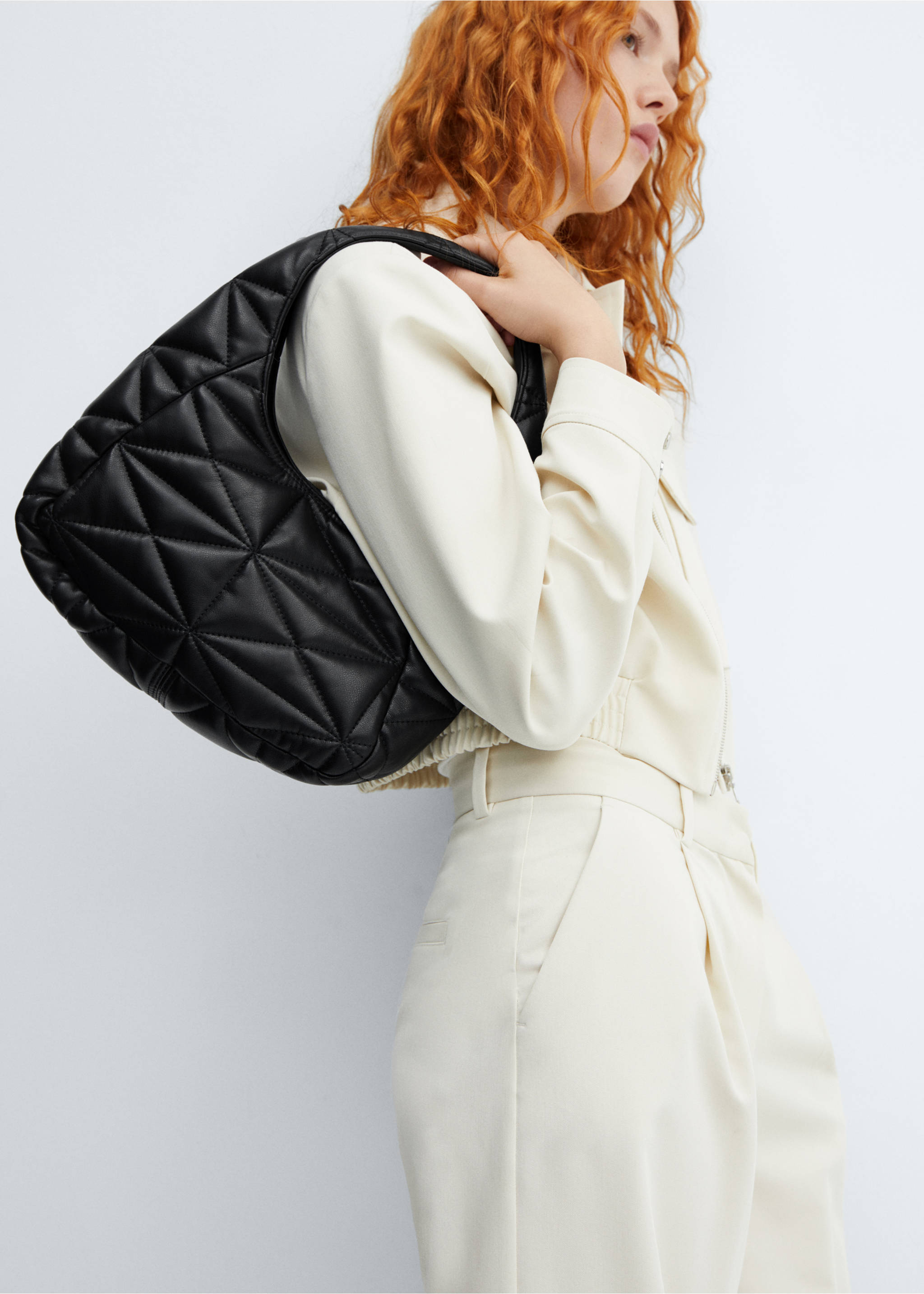 Quilted shoulder bag - Details of the article 9, Black. Ref: 57034423-00.