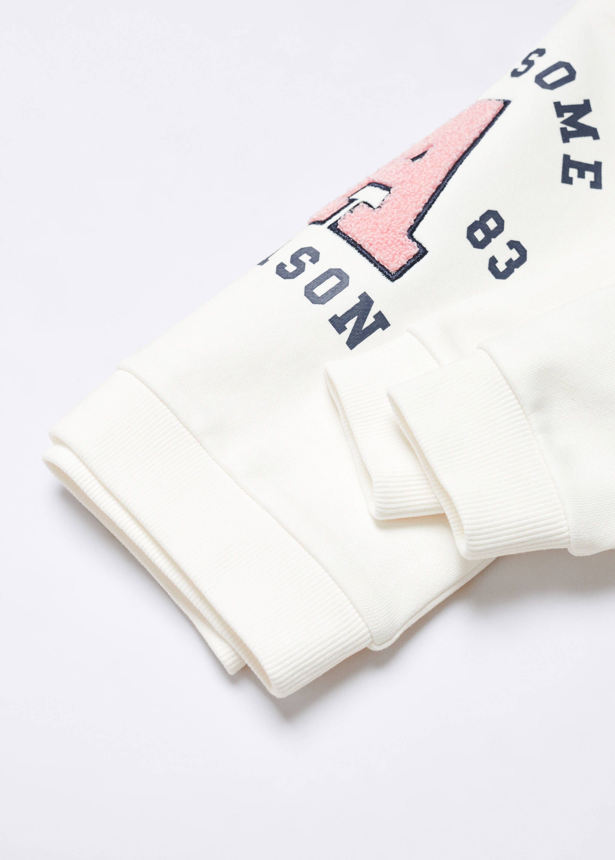 Sweatshirt mit reliefartigem Schriftzug - Detail des Artikels 8