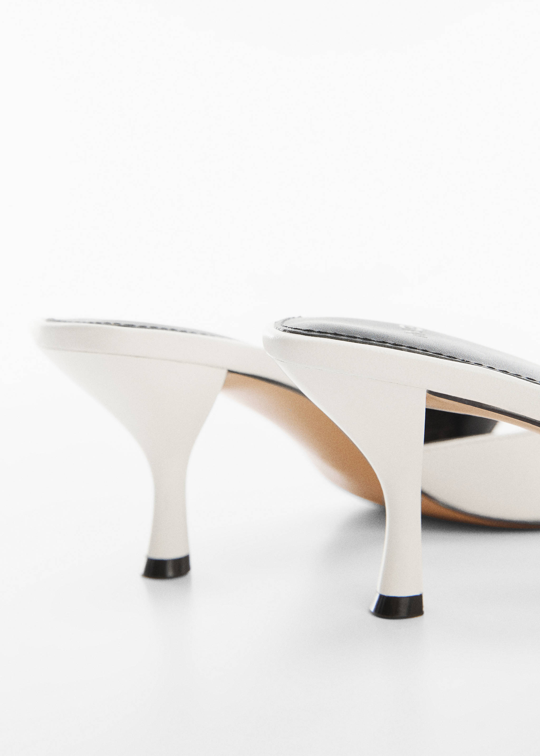 Ledersandale mit Schnalle - Detail des Artikels 1