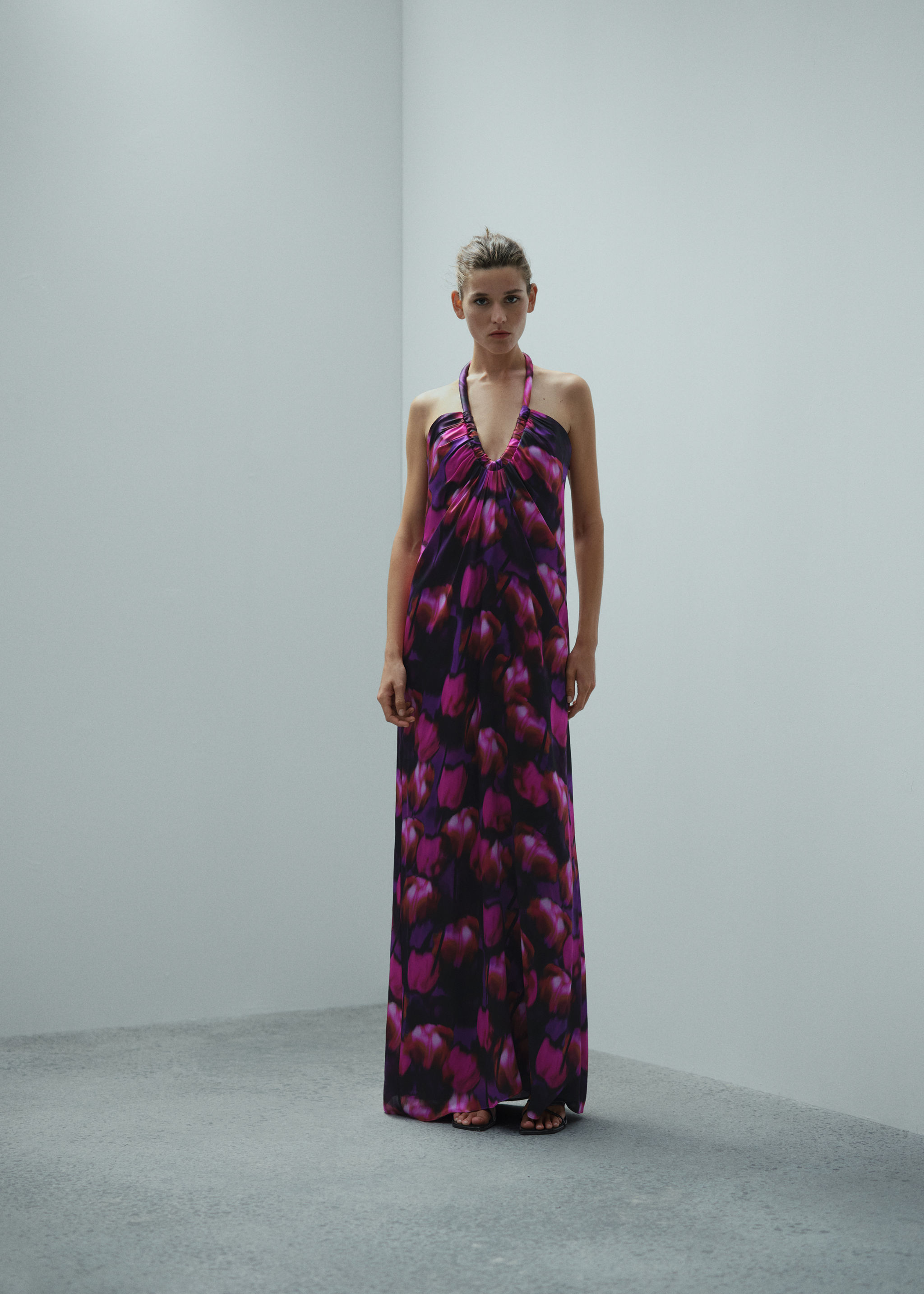 Low-cut printed silk dress - General plane