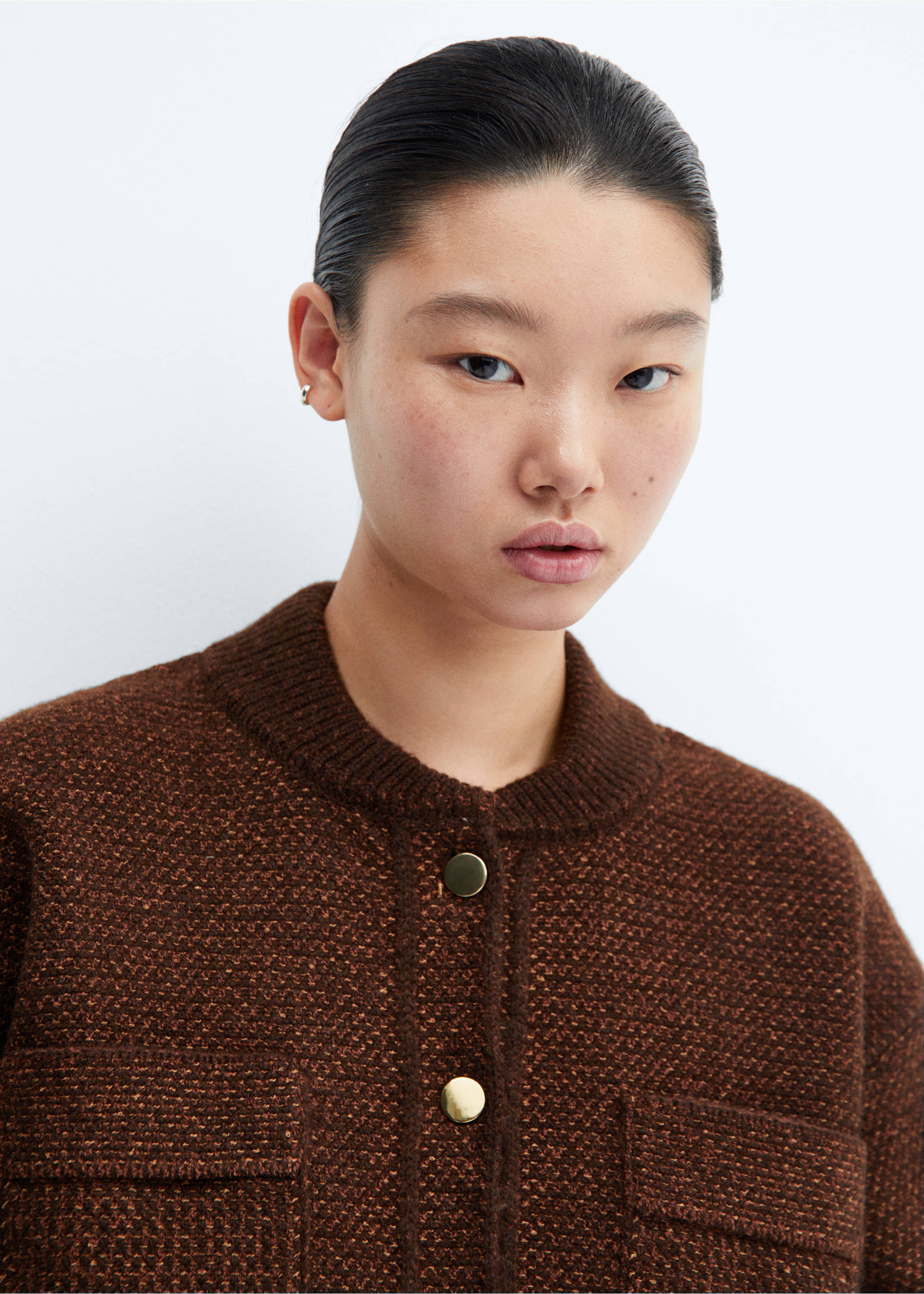 Cardigan med lommer i bomberstil - Artikkeldetalj 1, Brun. Ref: 57035808-00.