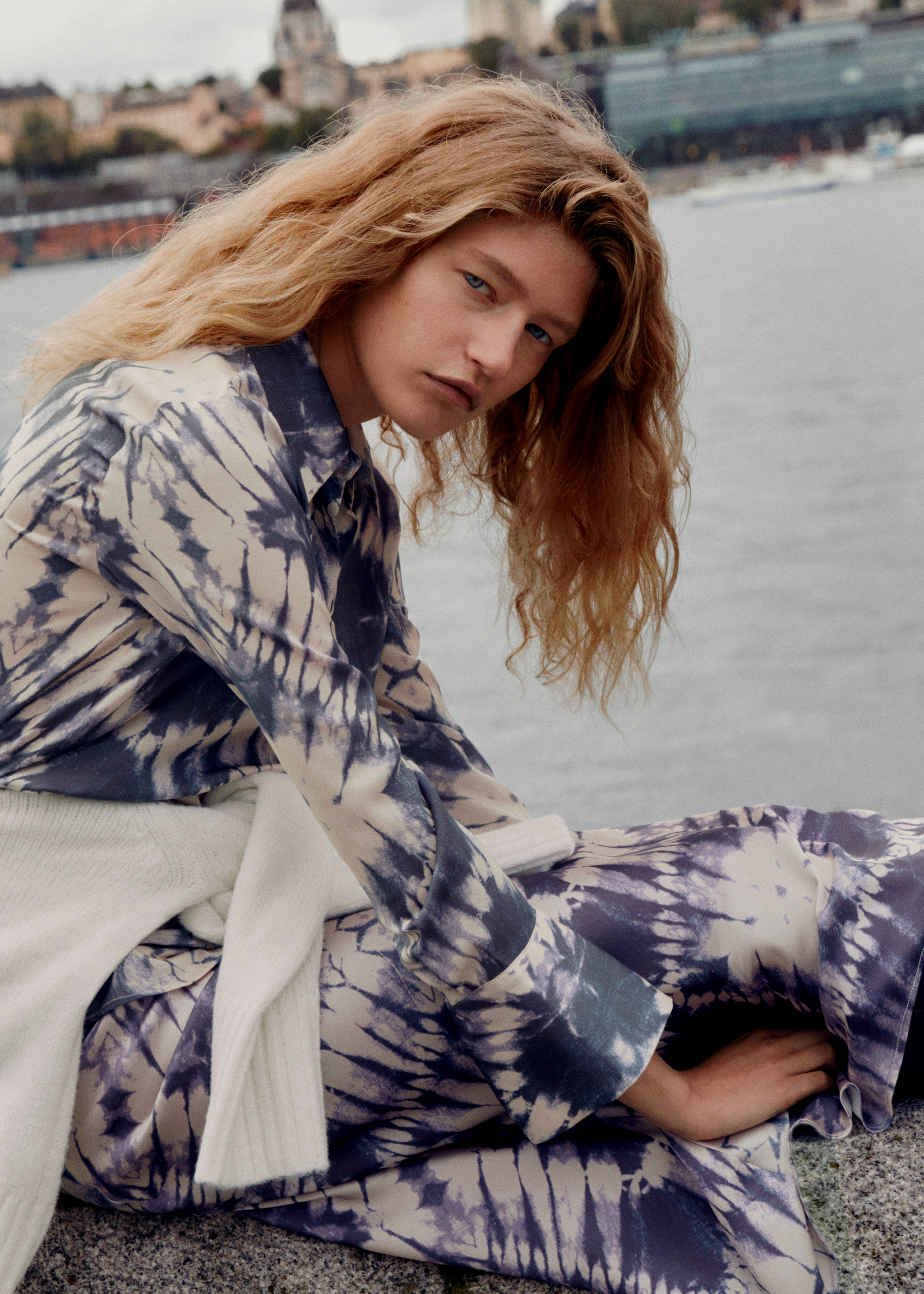 Chemise tie and dye satinée - Détail de l'article 6, Violet clair/pastel. Ref: 57035811-00.