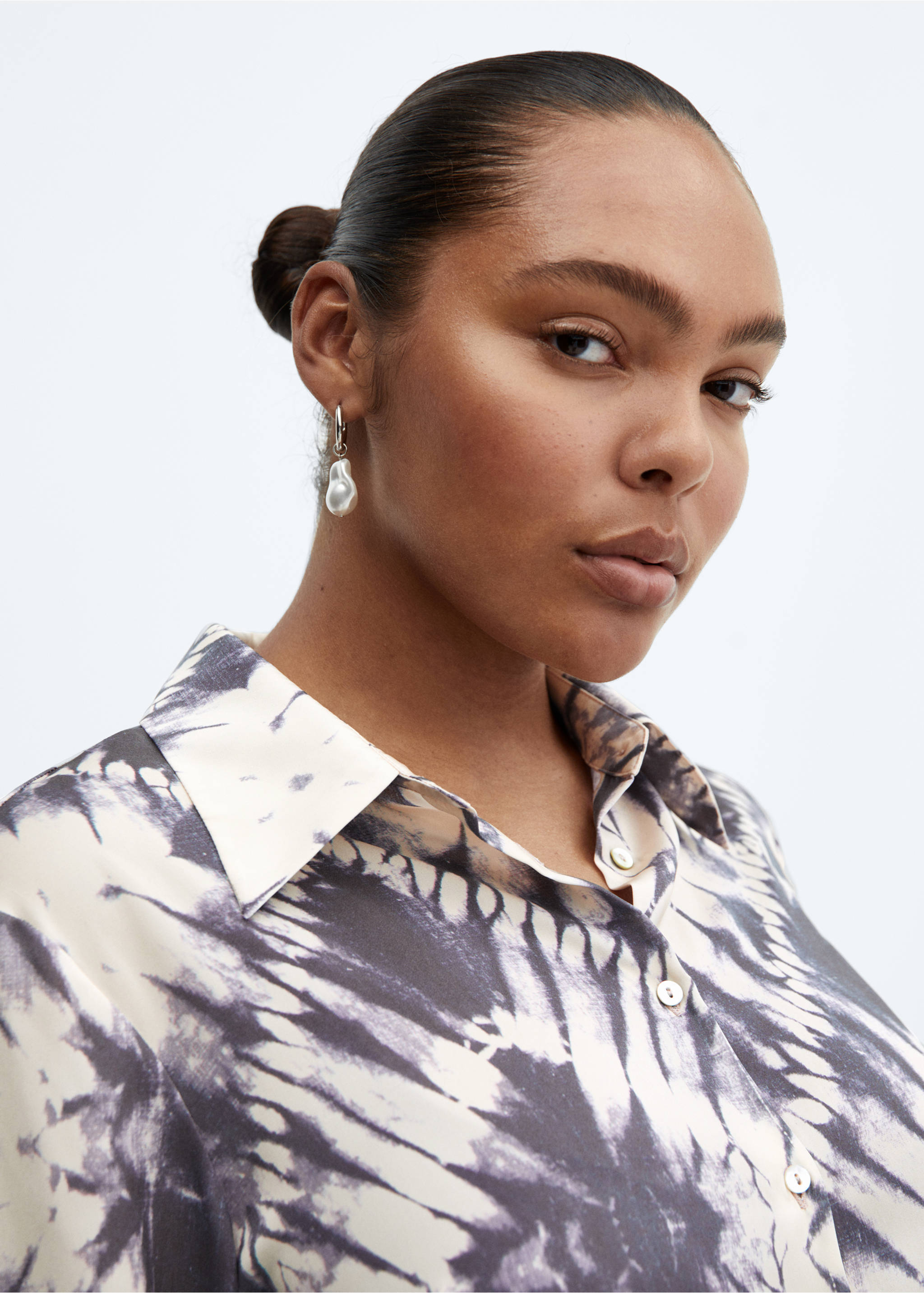 Chemise tie and dye satinée - Détail de l'article 4, Violet clair/pastel. Ref: 57035811-00.