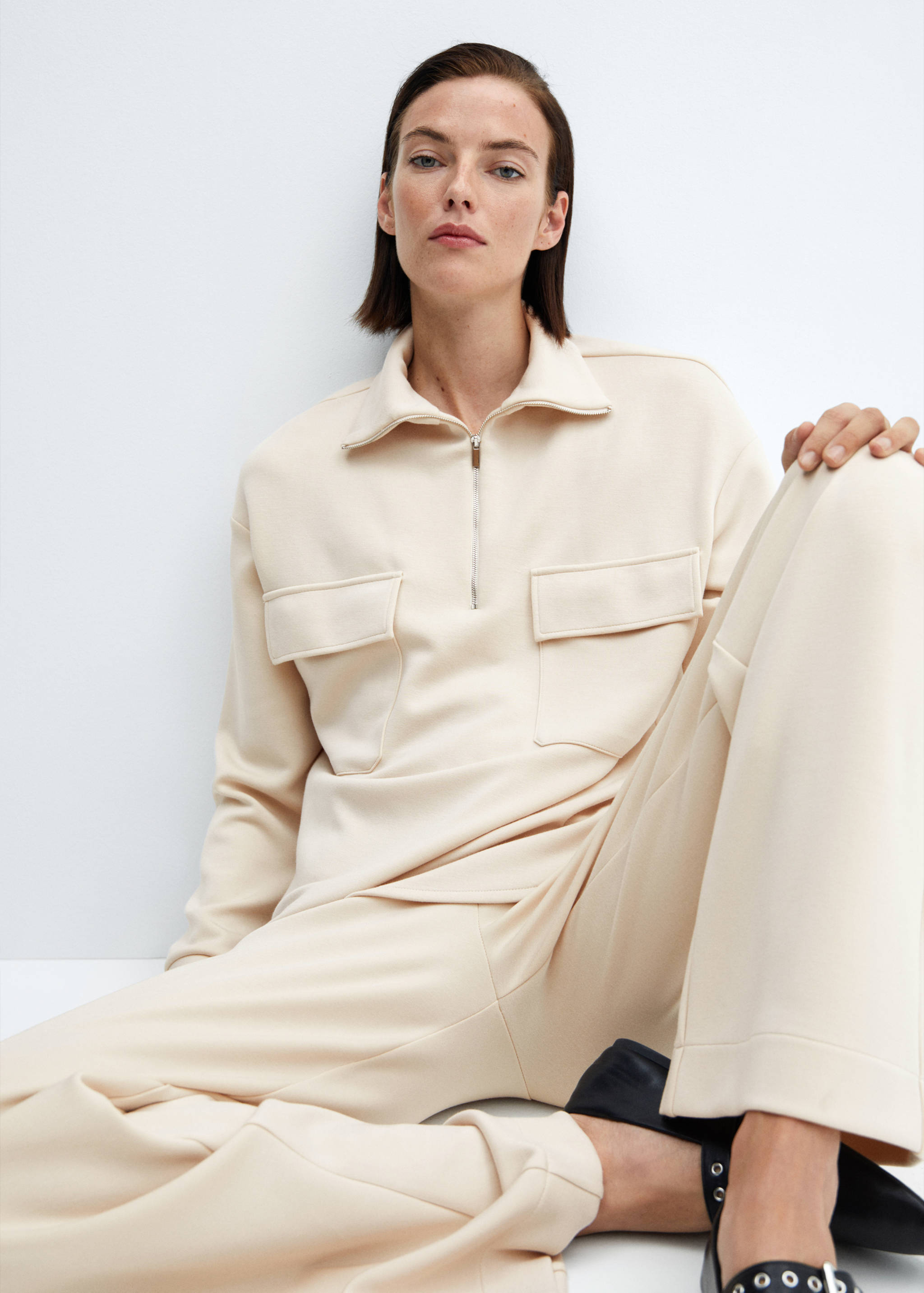 Wide leg trousers with elastic waist - Details of the article 2