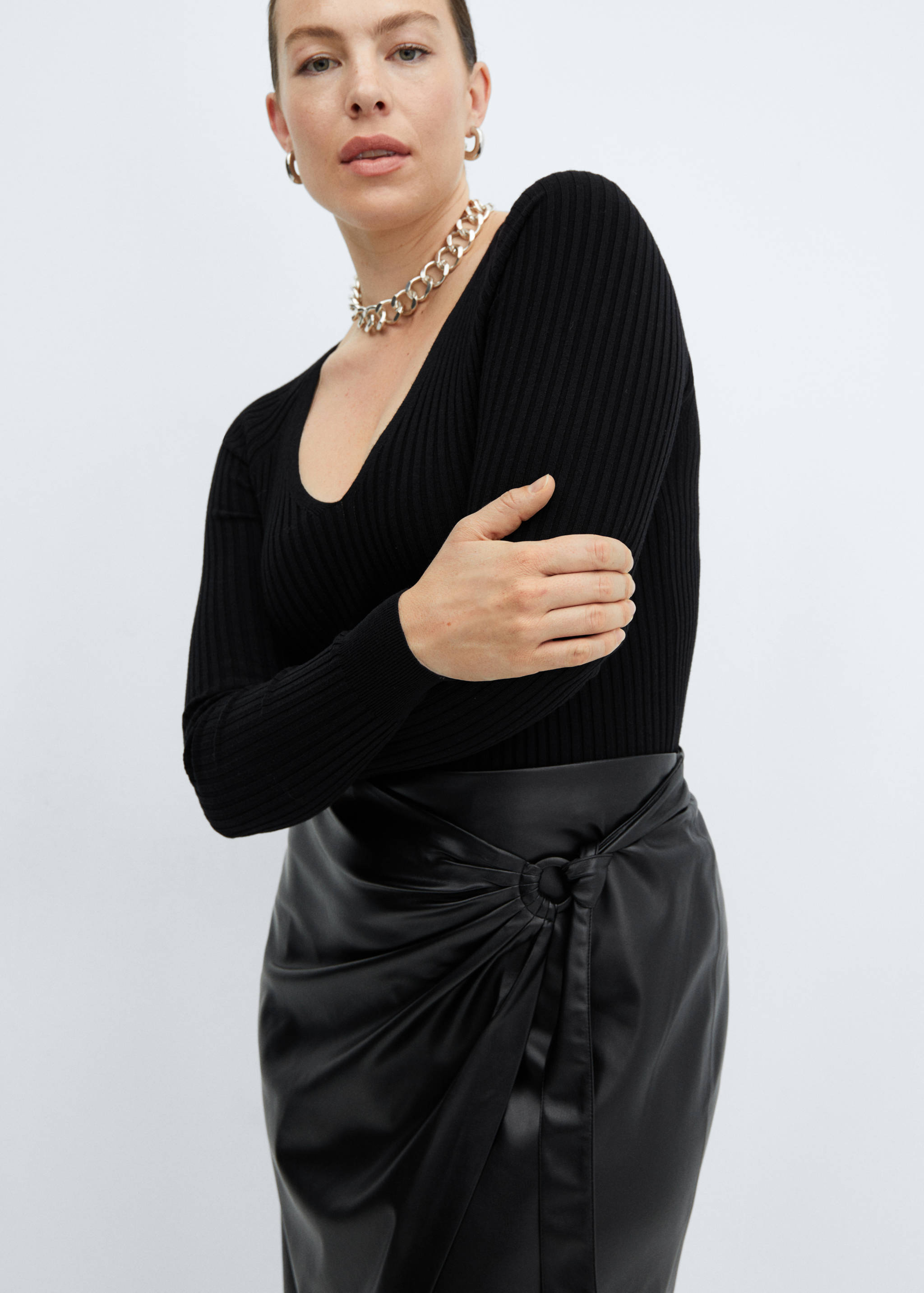 Draped faux-leather midi-skirt - Details of the article 4