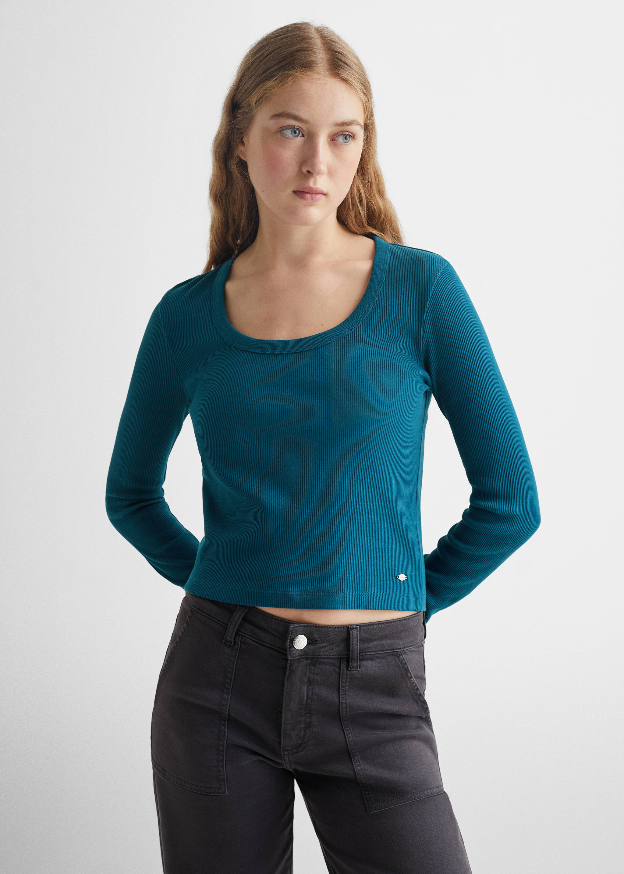 Camiseta crop algodón - Plano medio