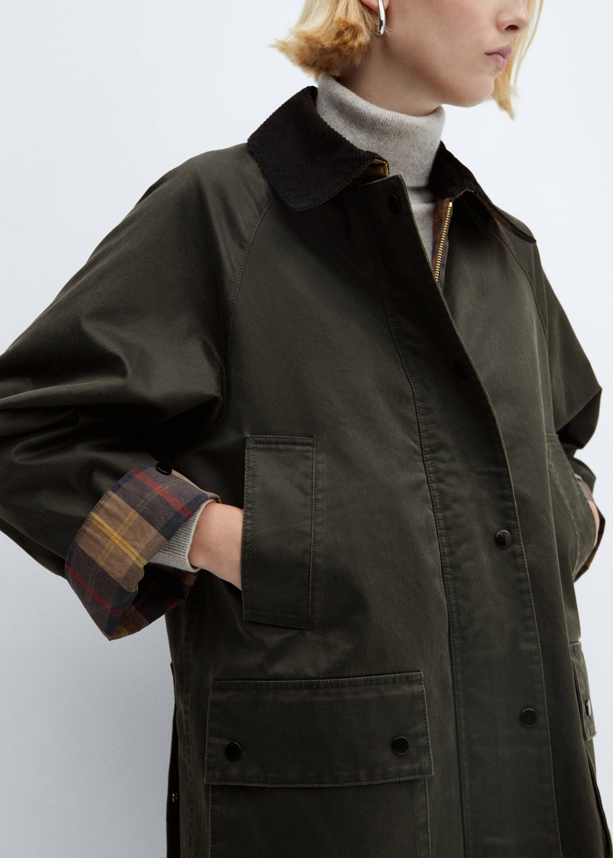 Waxed-effect short barn jacket - Details of the article 6