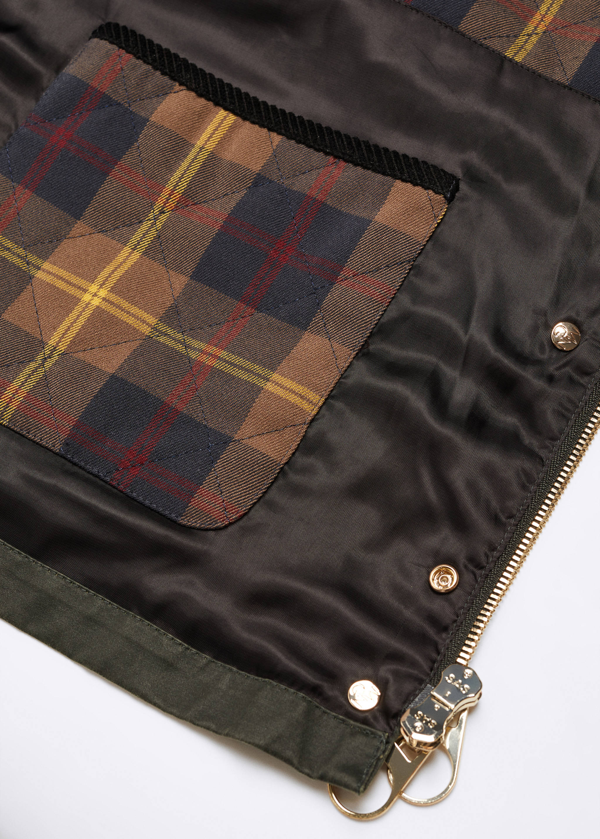 Waxed-effect short barn jacket - Details of the article 8
