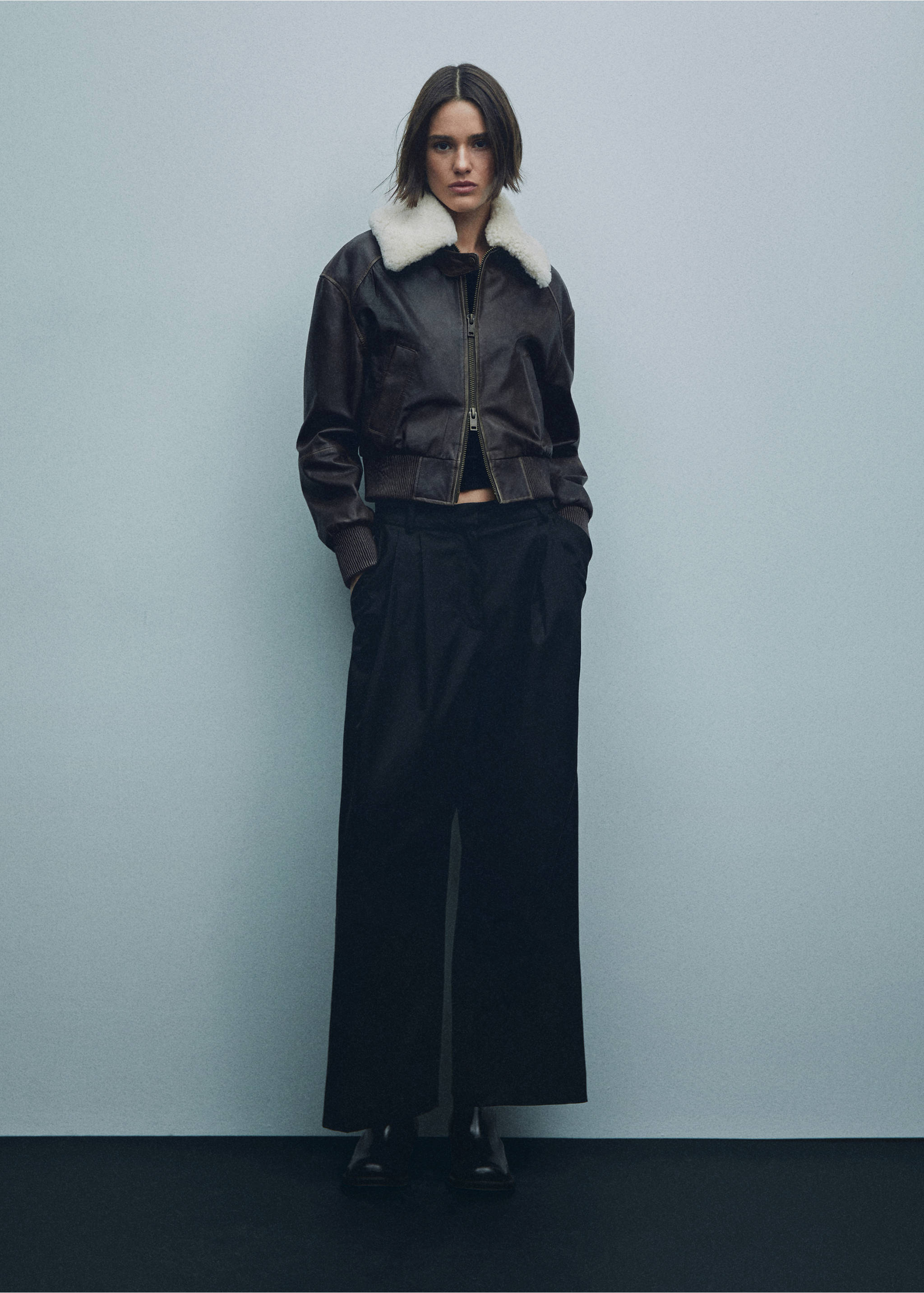 Leder-Bomberjacke mit Plüschkragen - Detail des Artikels 5, Braun. Ref: 57035986-00.