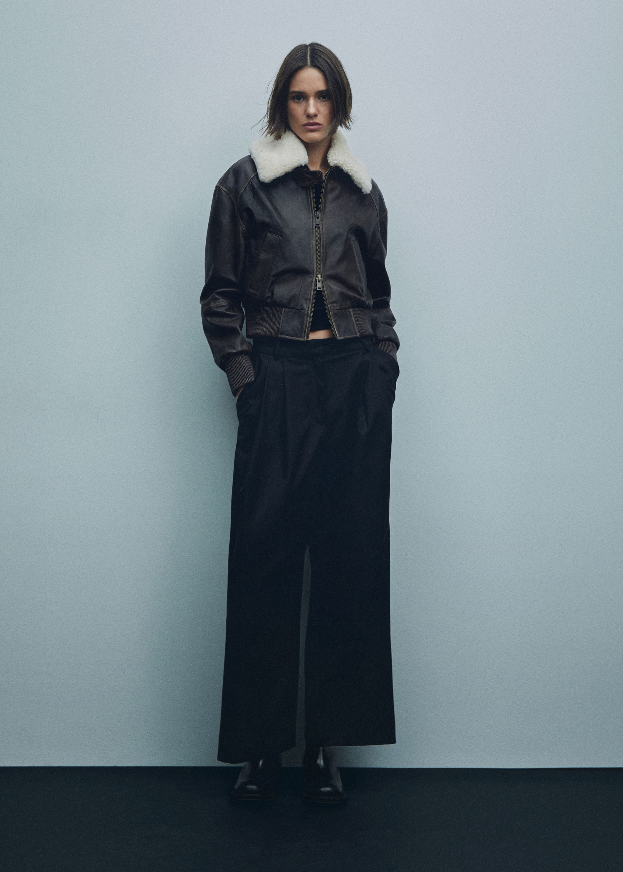 Leather bomber jacket with shearling collar - Details of the article 5