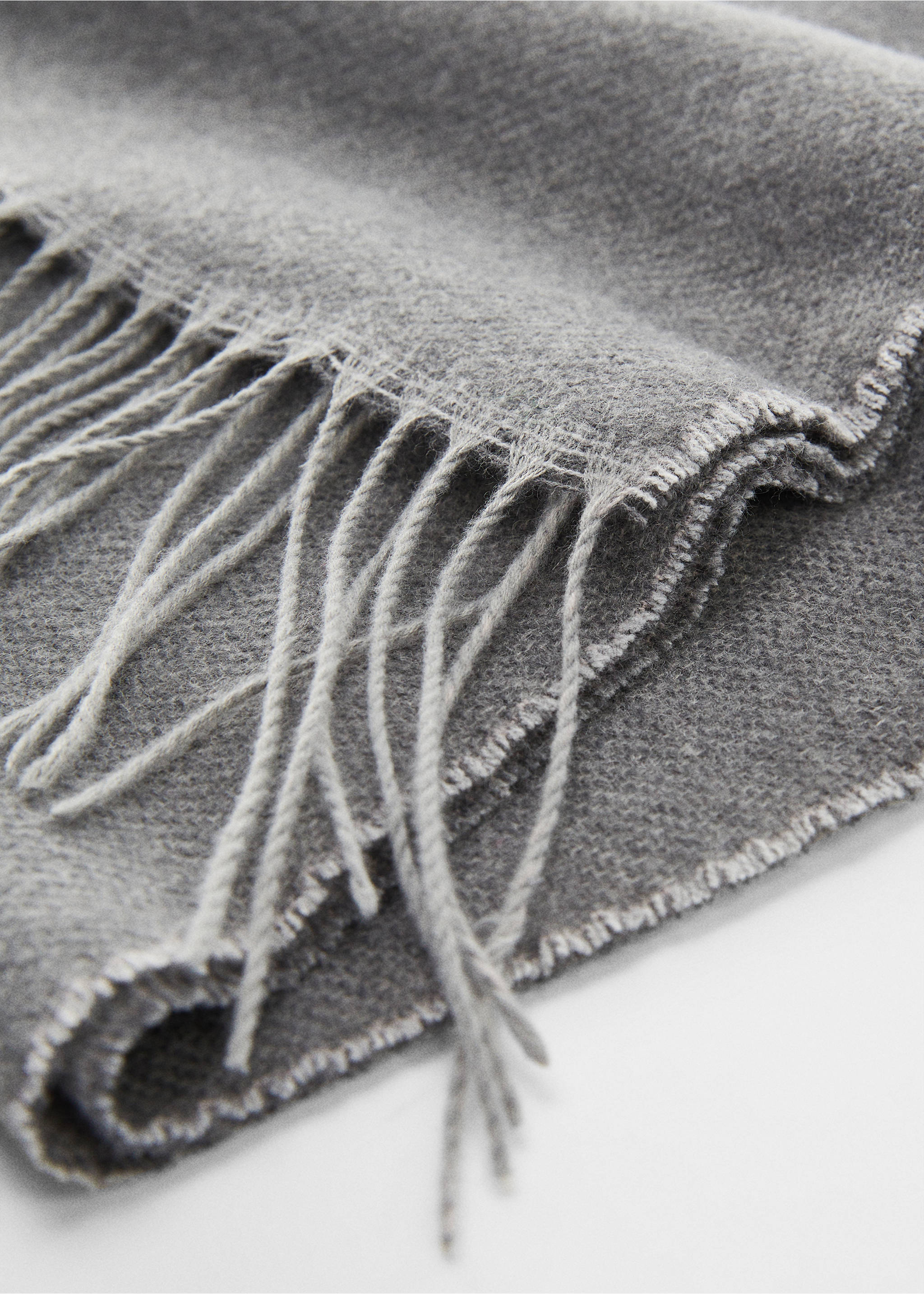 Two-tone fringed scarf - Medium plane, Grey. Ref: 57036002-00.