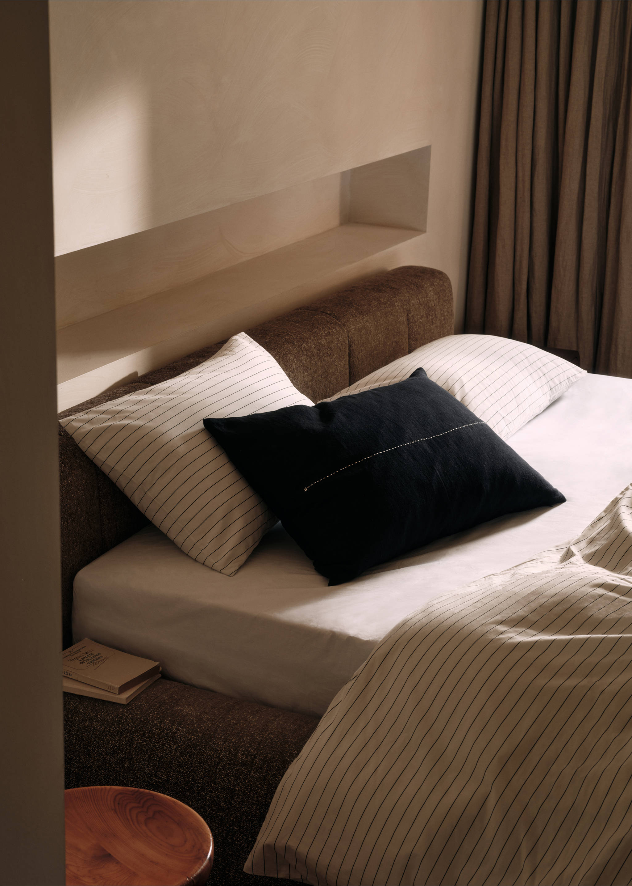 Kissenbezug mit Steppnaht 50 x 75 cm - Detail des Artikels 9, Dunkles Marineblau. Ref: 57036311-00.