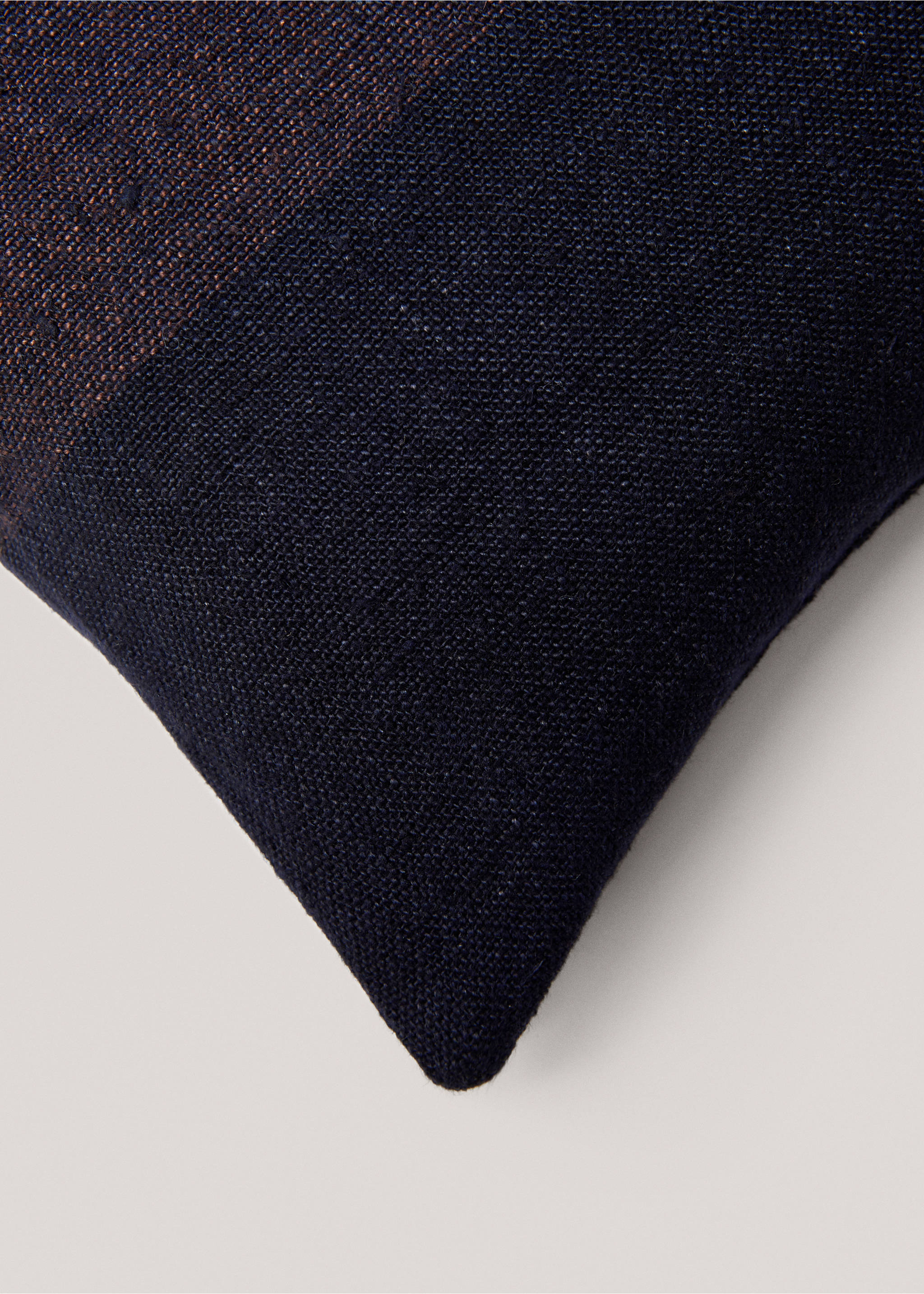 Kontrastierender Leinen-Kissenbezug 40 x 60 cm - Detail des Artikels 1, Dunkles Marineblau. Ref: 57036313-00.