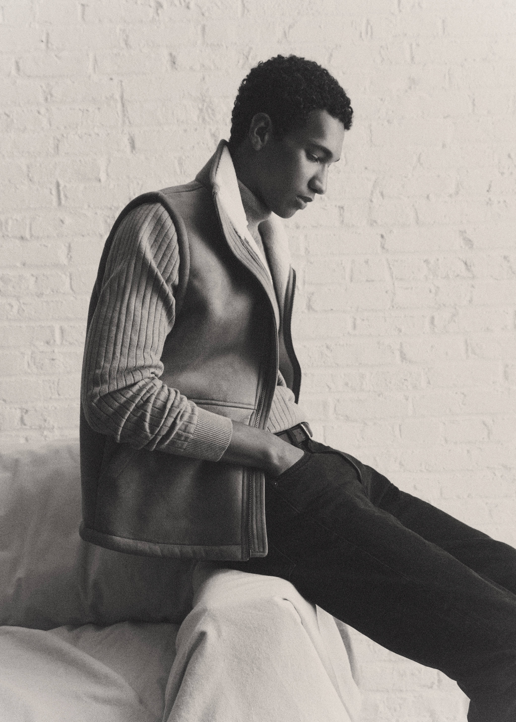 Shearling-lined faux-leather gilet - Details of the article 5