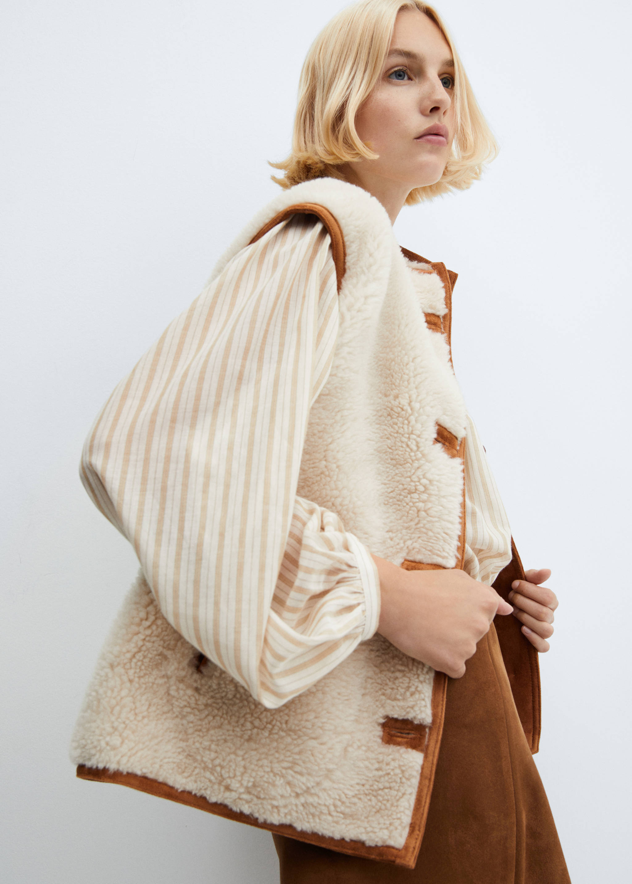 Reversible shearling gilet - Details of the article 4