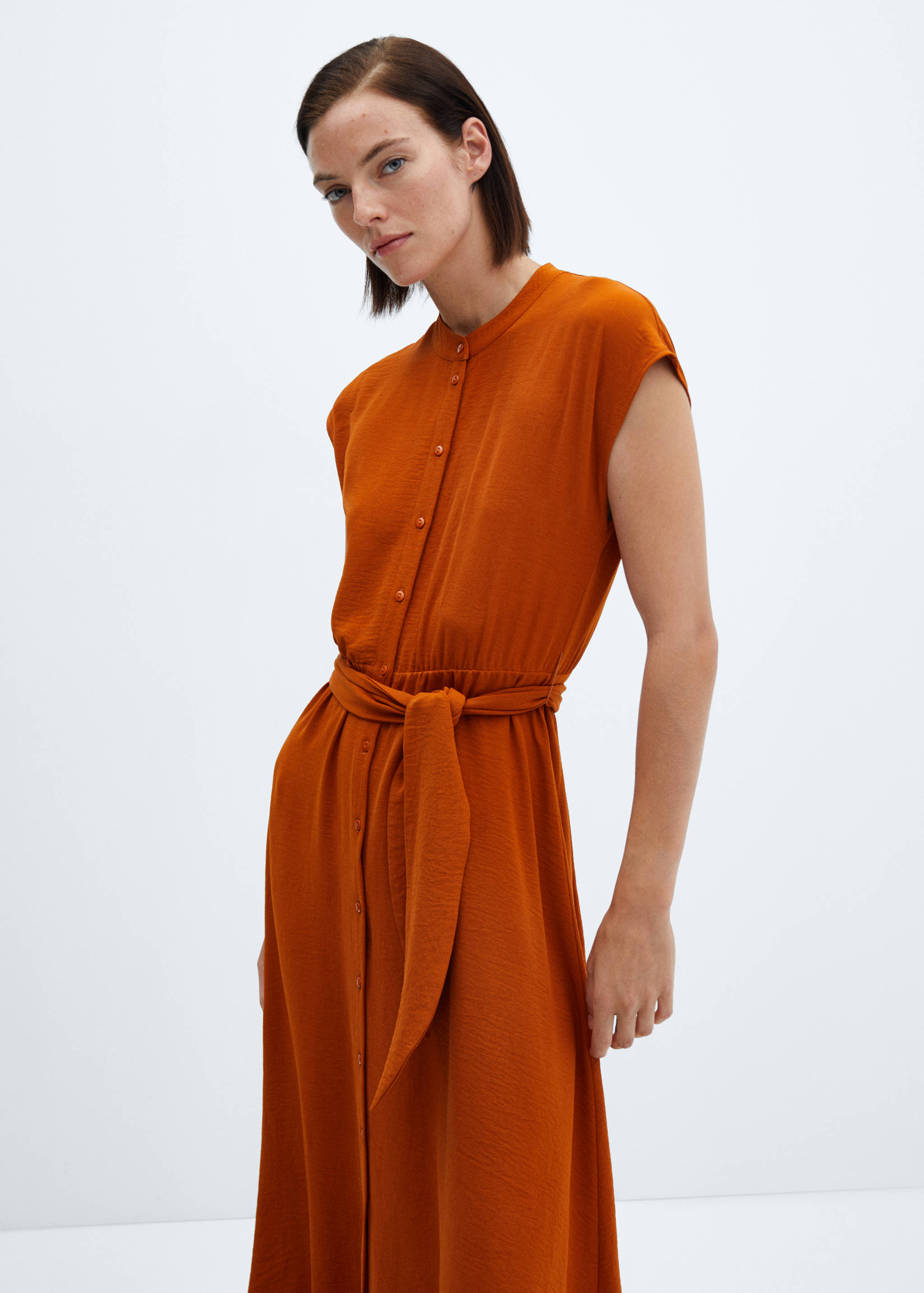 Hemdkleid in Midi-Länge - Mittlere Ansicht