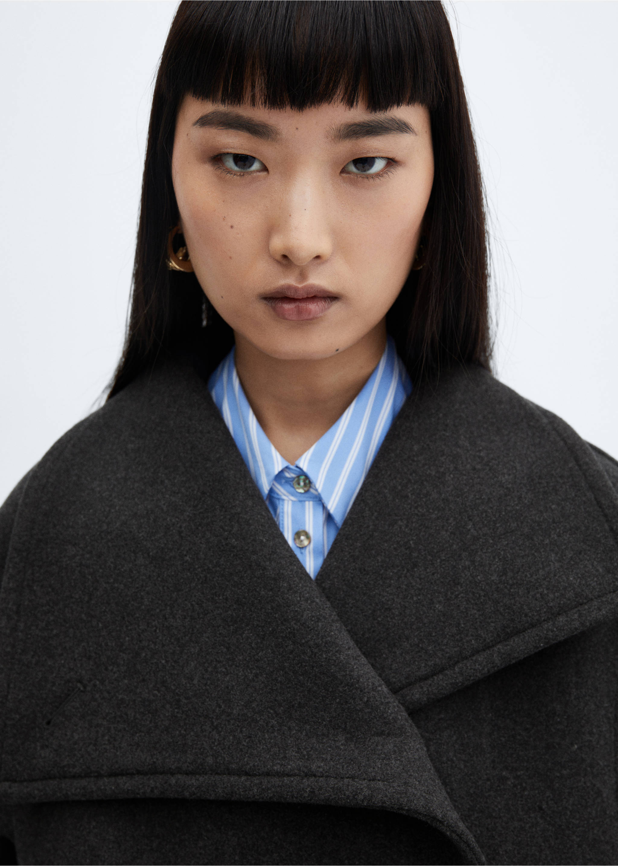 Wide lapel wool-blend coat - Details of the article 1, Grey. Ref: 57037734-00.