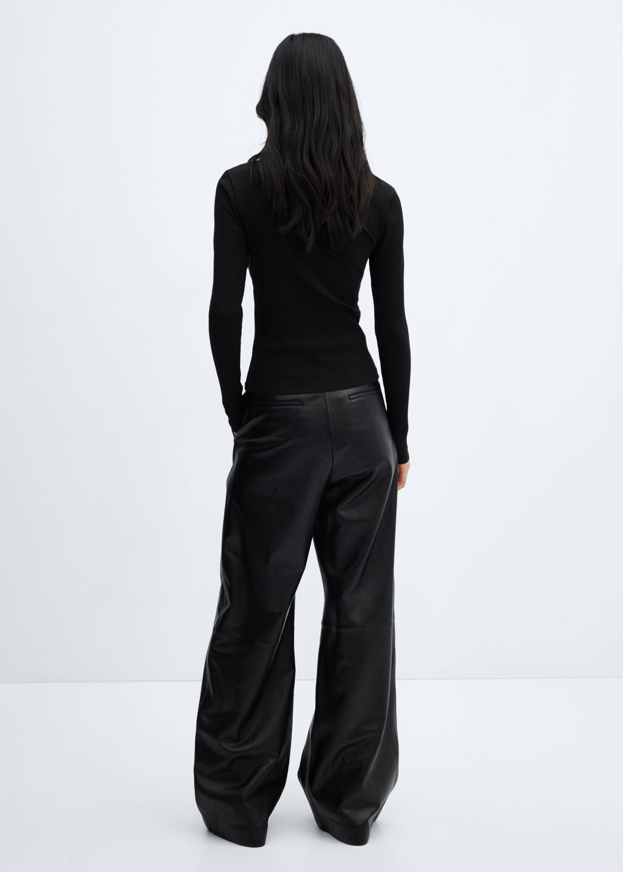 Low-cut ribbed T-shirt - Details of the article 1