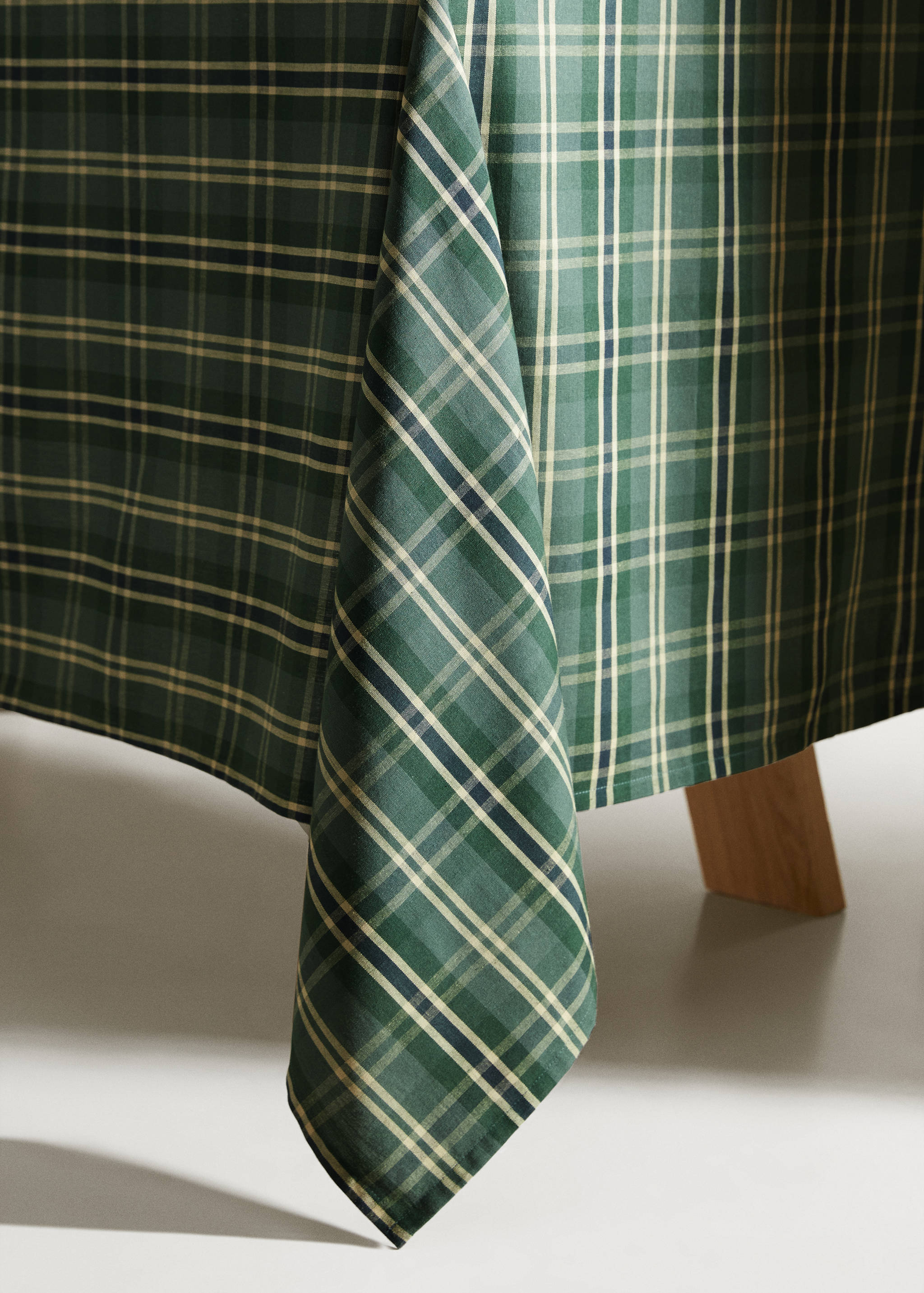 100% cotton check tablecloth for 6 to 8 diners - Details of the article 8
