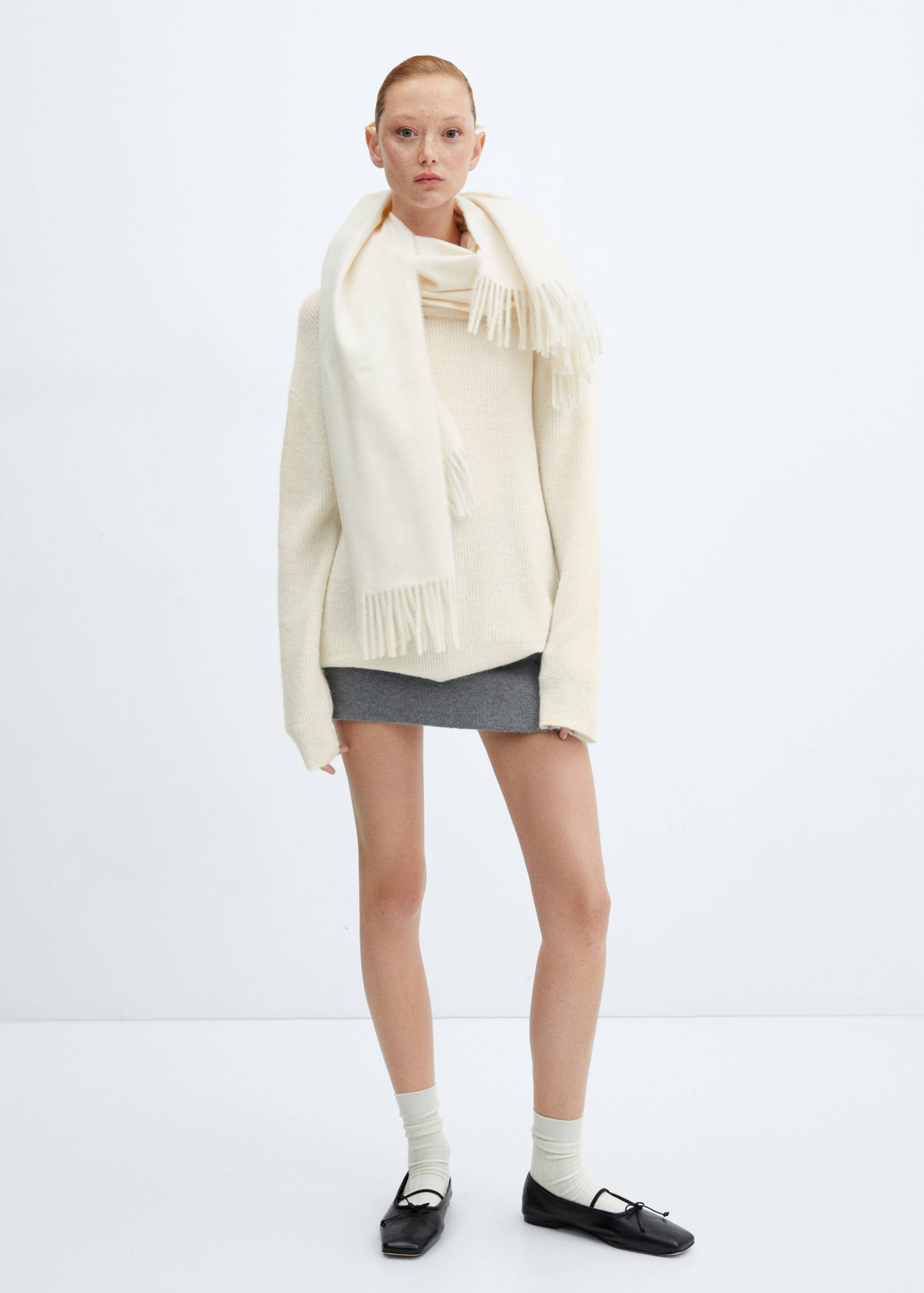 Straight round-neck sweater - General plane