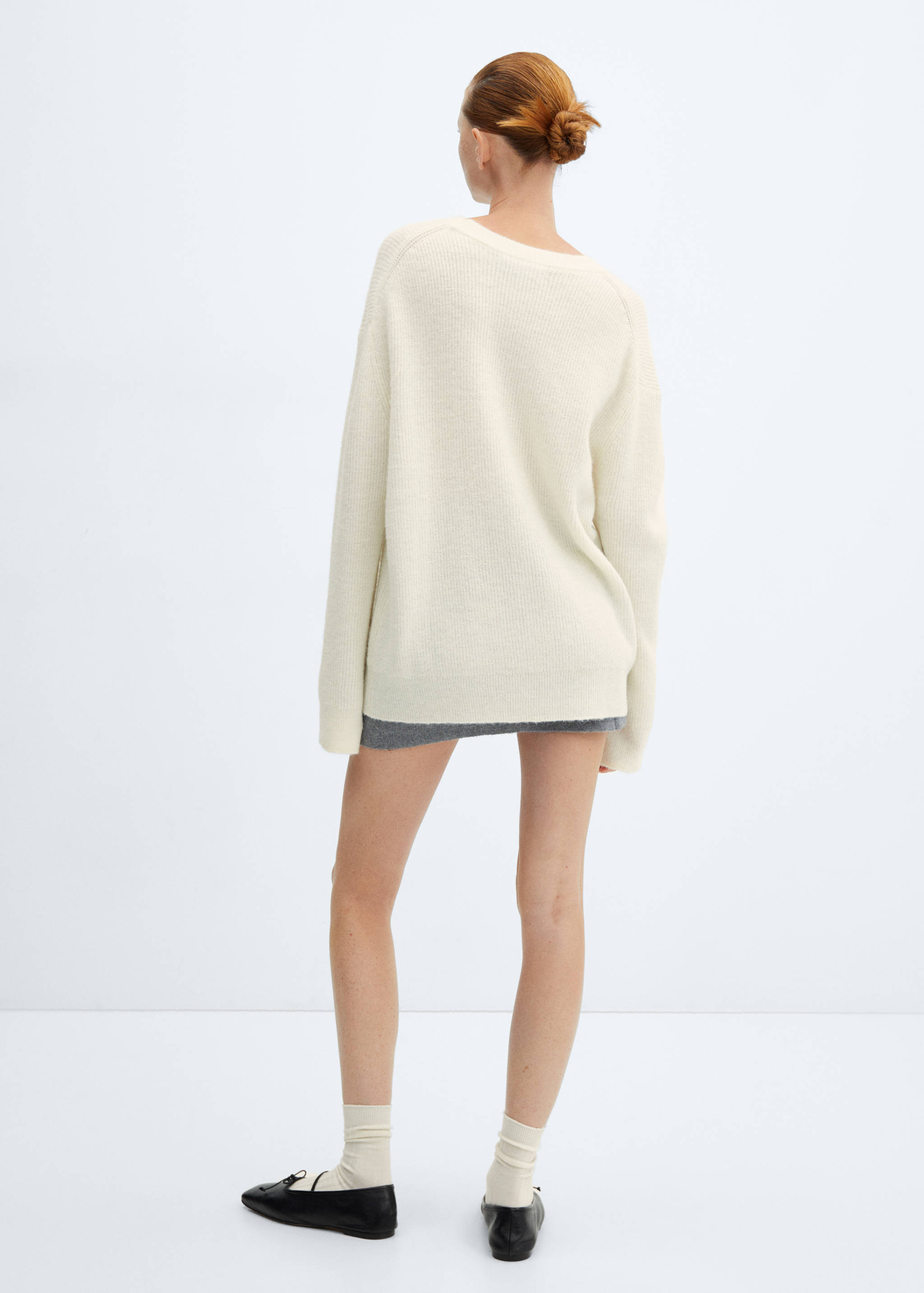 Straight round-neck sweater - Reverse of the article
